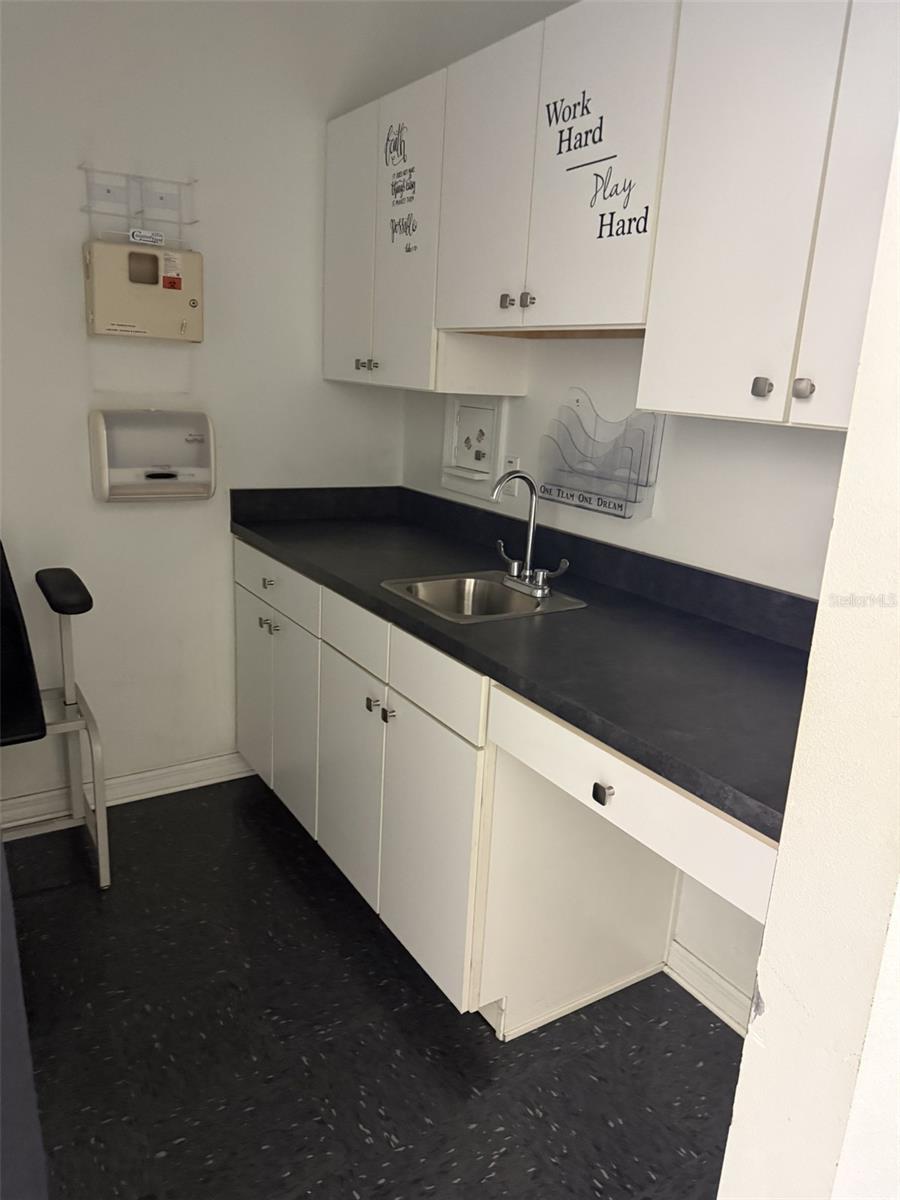 7756 PALM RIVER RD, TAMPA, FL, 33619