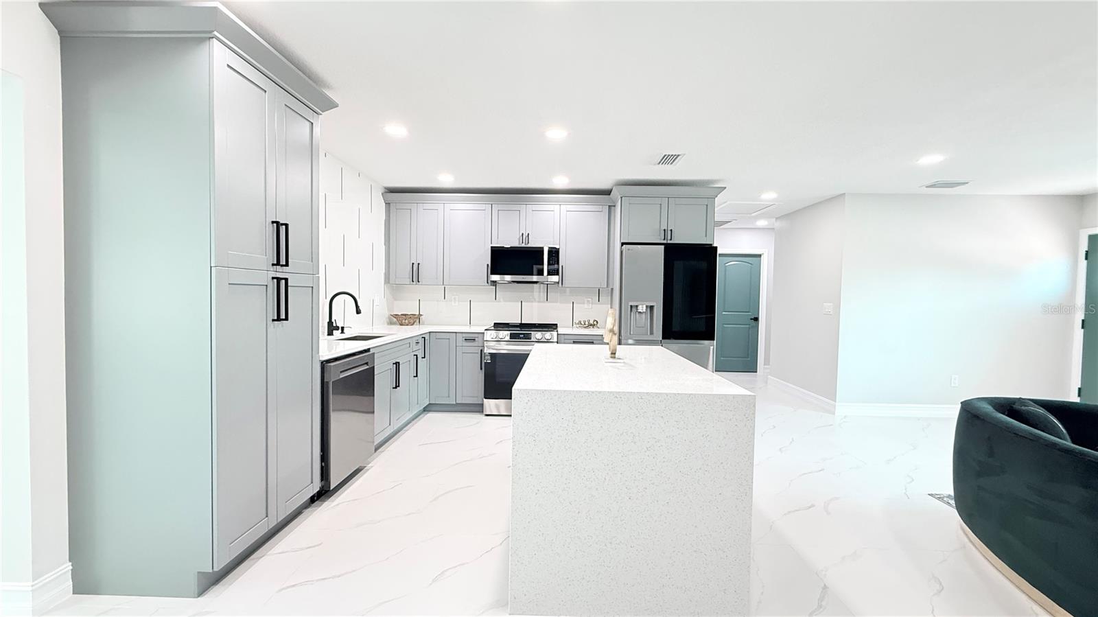 4312 E GROVE VIEW AVE, TAMPA, FL, 33617
