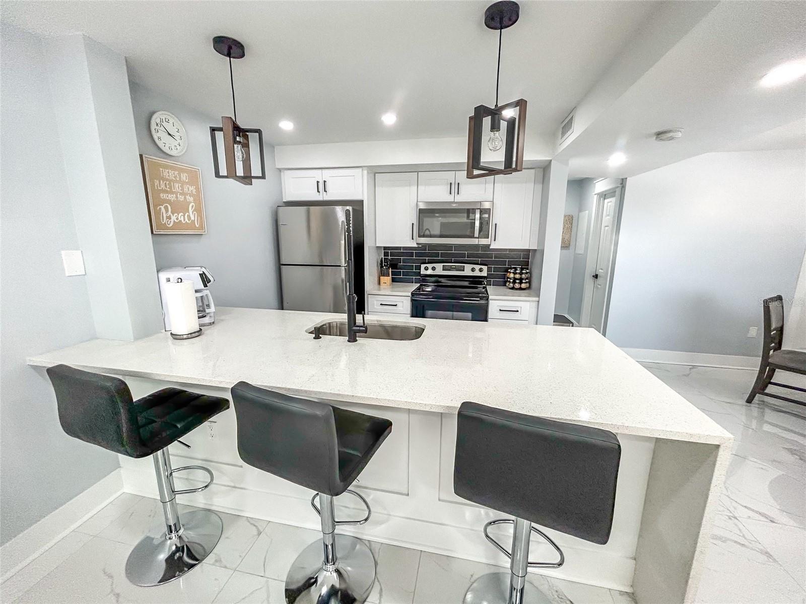 315 MEDALLION BLVD #F, MADEIRA BEACH, FL, 33708