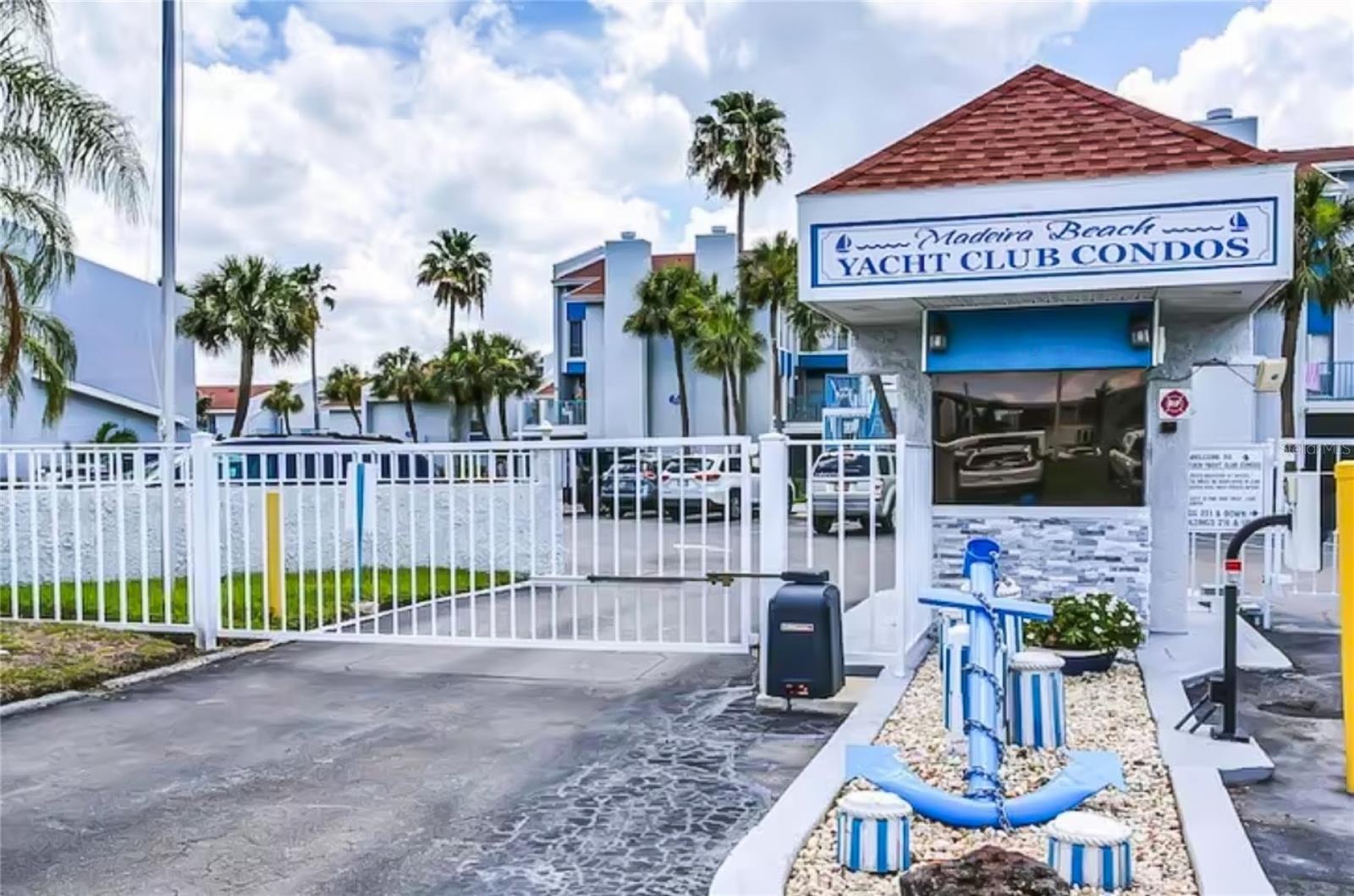 315 MEDALLION BLVD #F, MADEIRA BEACH, FL, 33708