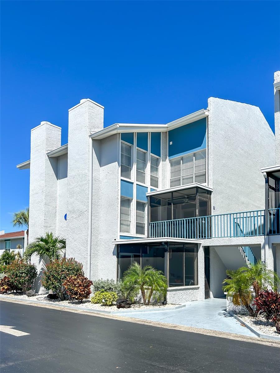 315 MEDALLION BLVD #F, MADEIRA BEACH, FL, 33708