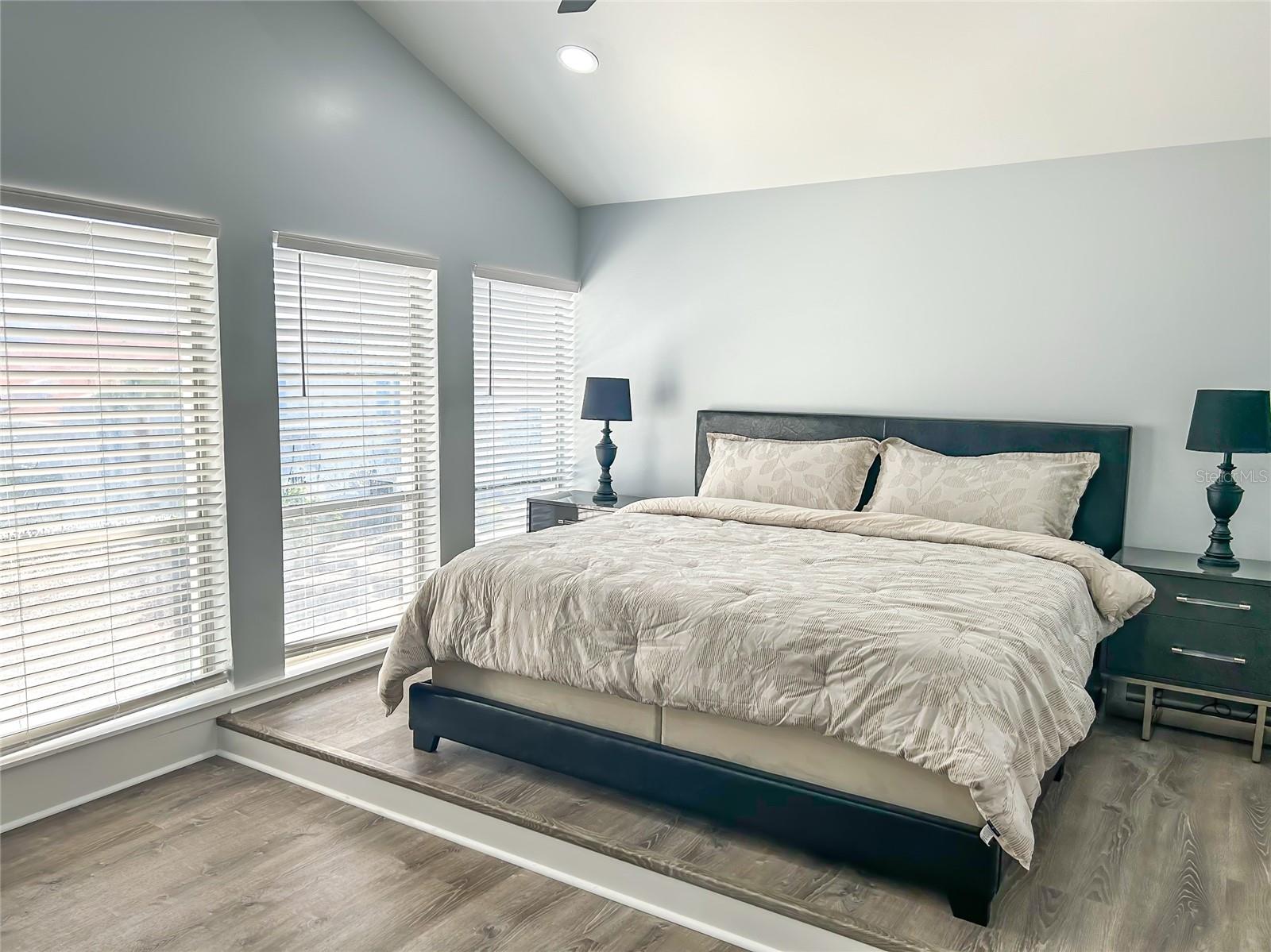 315 MEDALLION BLVD #F, MADEIRA BEACH, FL, 33708