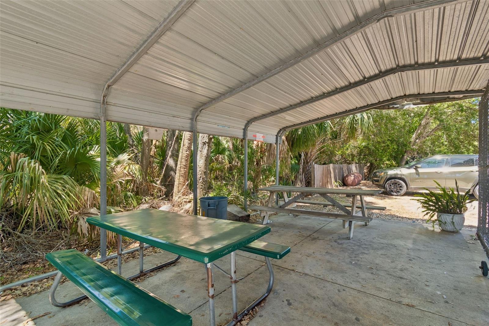 9945 RACE TRACK RD, TAMPA, FL, 33626