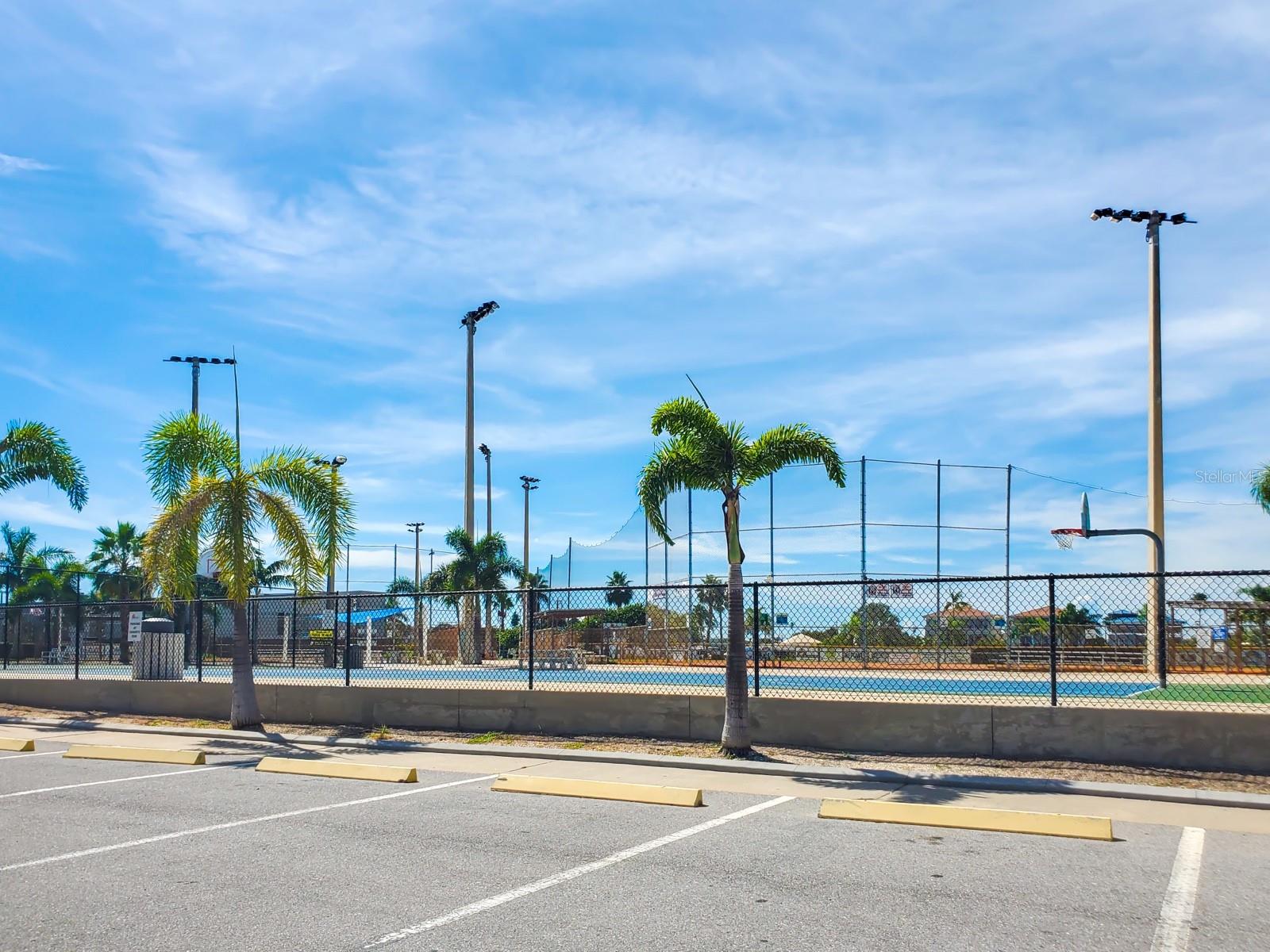 215 MEDALLION BLVD #G, MADEIRA BEACH, FL, 33708