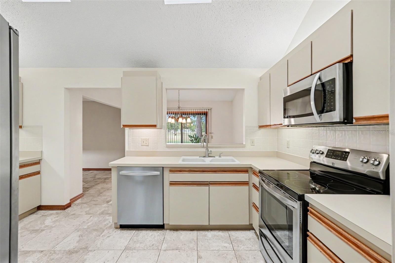 34334 WHISPERING OAKS BLVD, DADE CITY, FL, 33523
