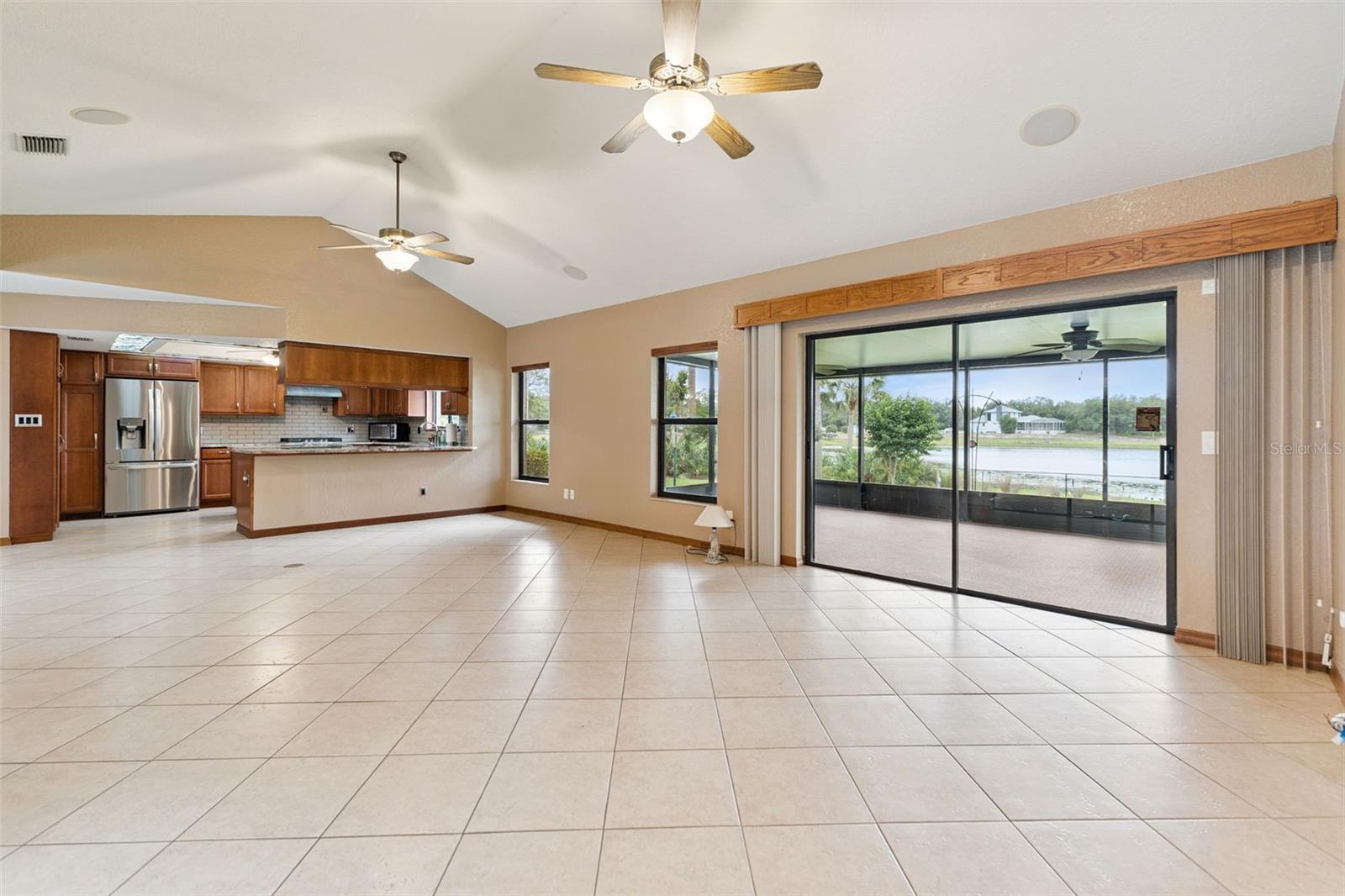 1041 COUNTRY LAKE CIR, LAKE WALES, FL, 33898