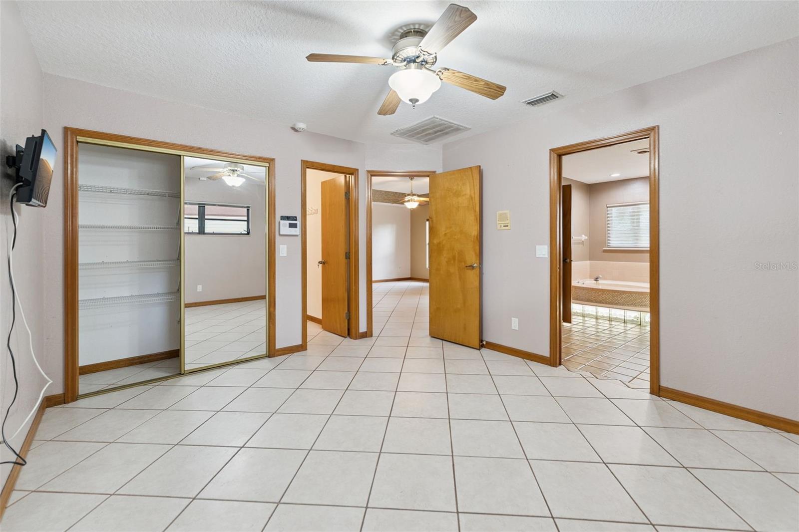 1041 COUNTRY LAKE CIR, LAKE WALES, FL, 33898