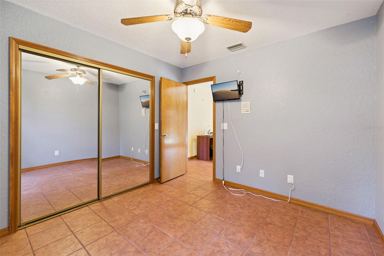 1041 COUNTRY LAKE CIR, LAKE WALES, FL, 33898