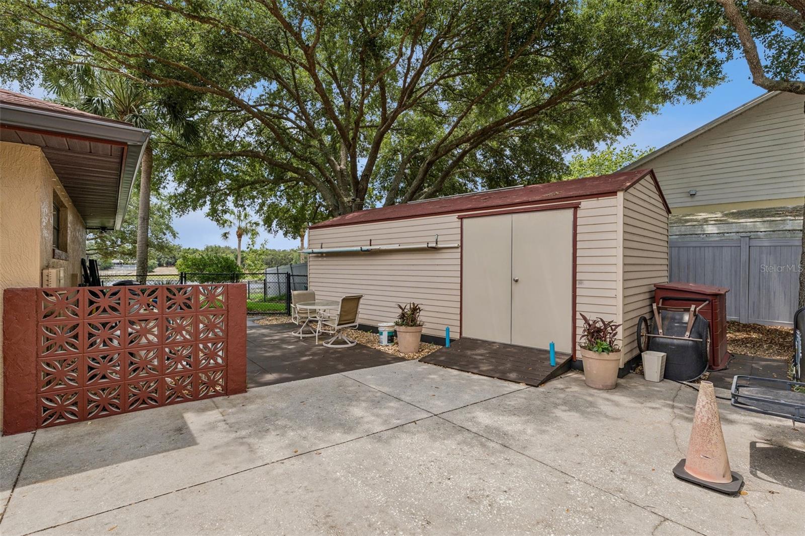1041 COUNTRY LAKE CIR, LAKE WALES, FL, 33898