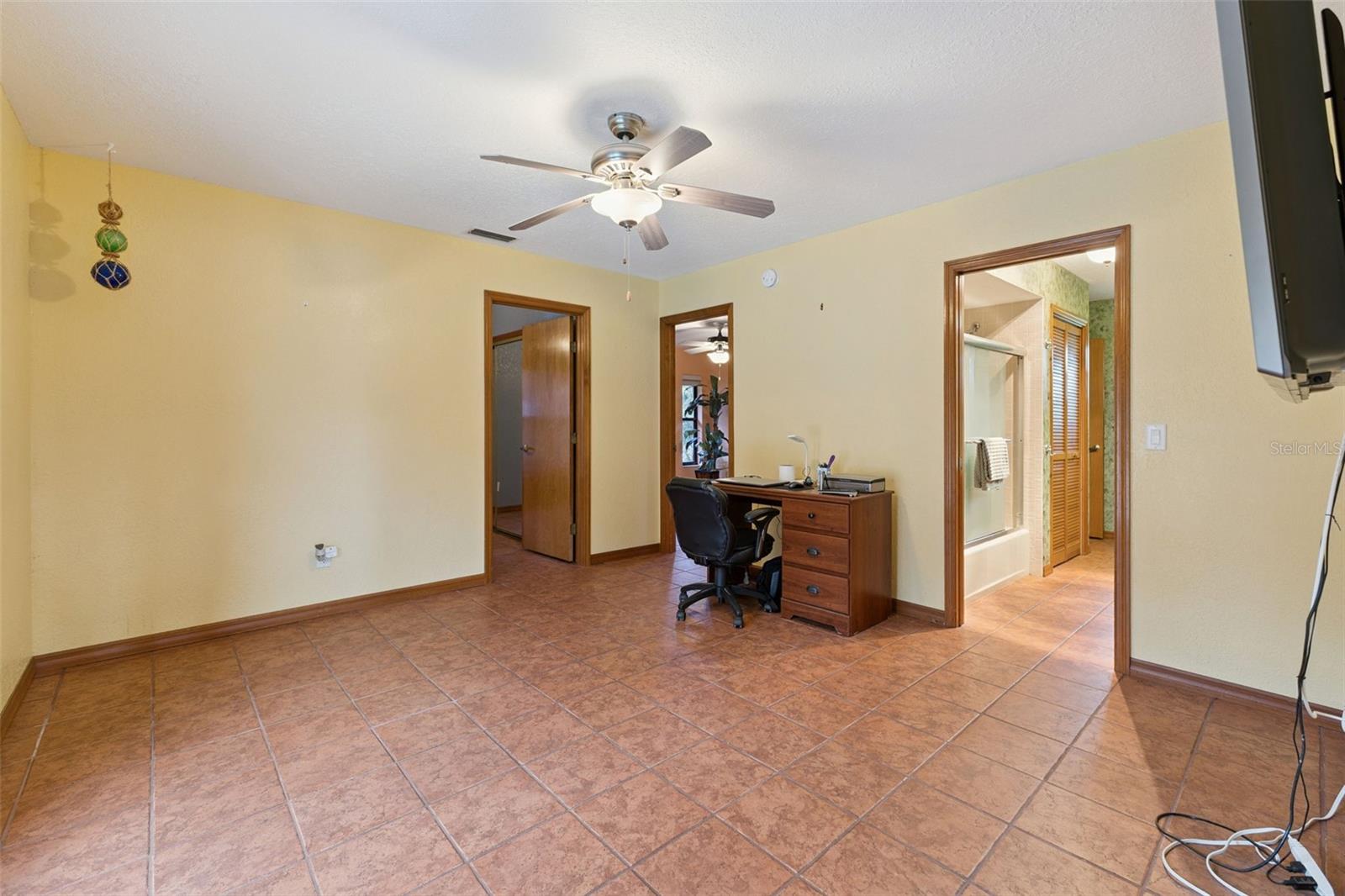 1041 COUNTRY LAKE CIR, LAKE WALES, FL, 33898