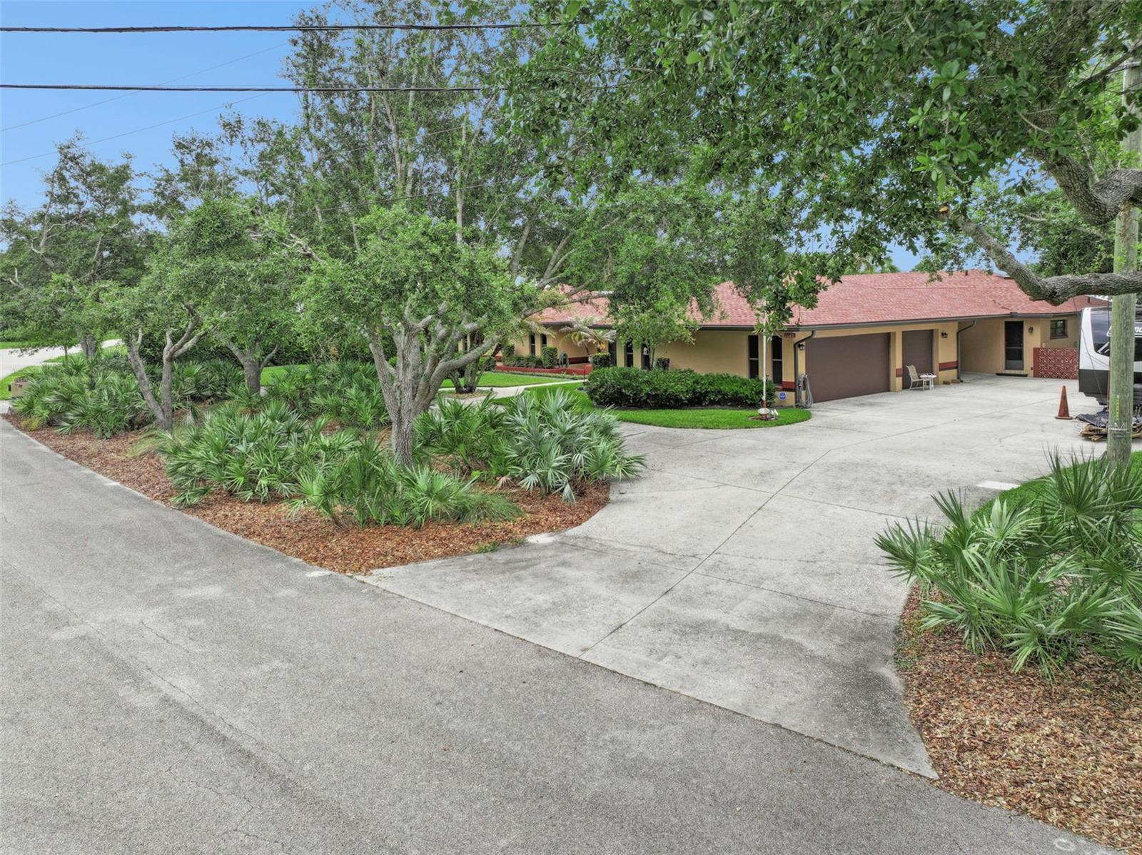 1041 COUNTRY LAKE CIR, LAKE WALES, FL, 33898