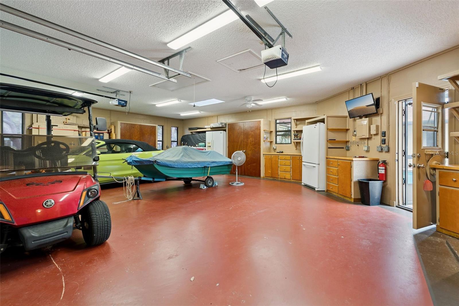1041 COUNTRY LAKE CIR, LAKE WALES, FL, 33898