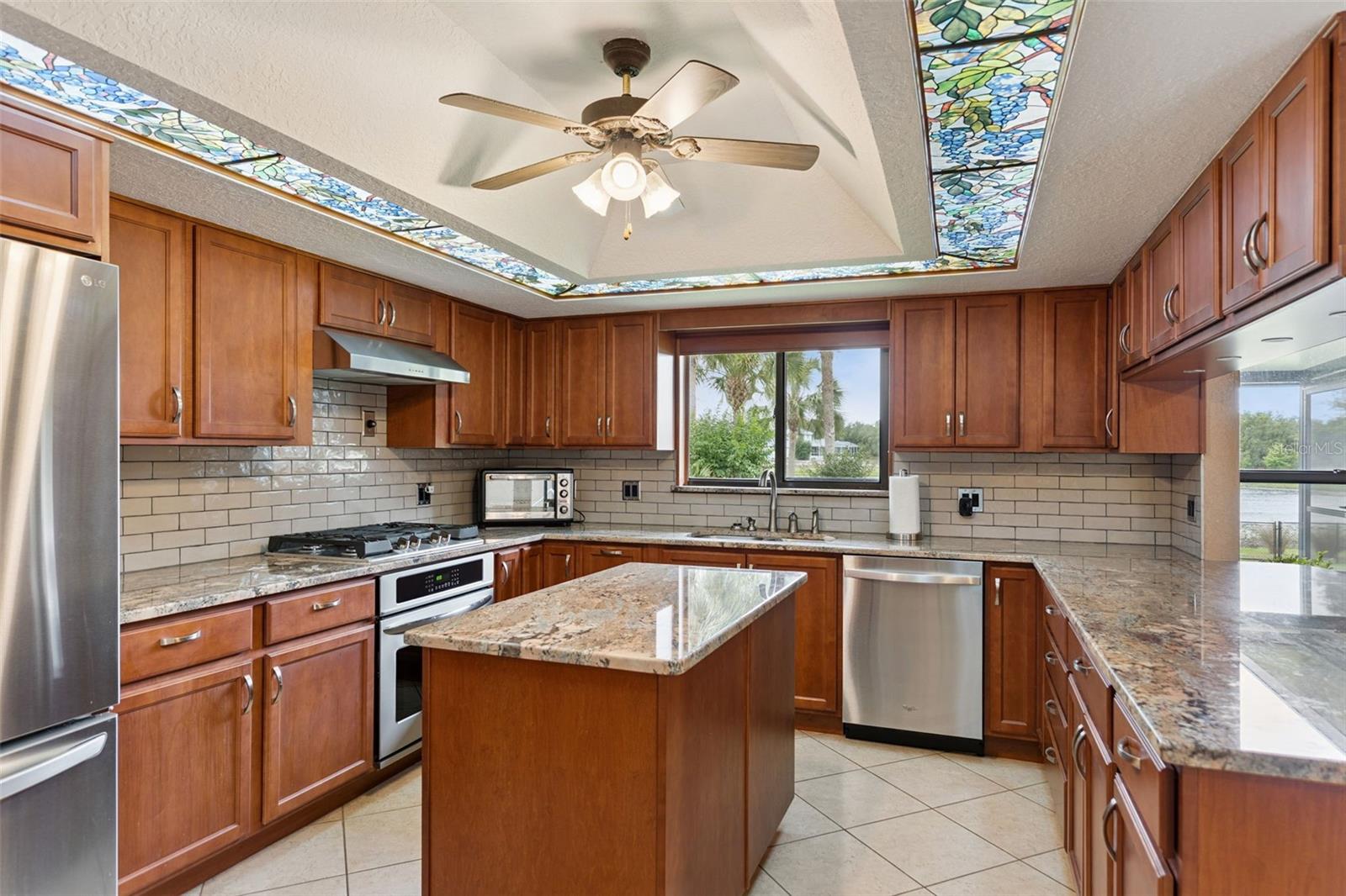 1041 COUNTRY LAKE CIR, LAKE WALES, FL, 33898