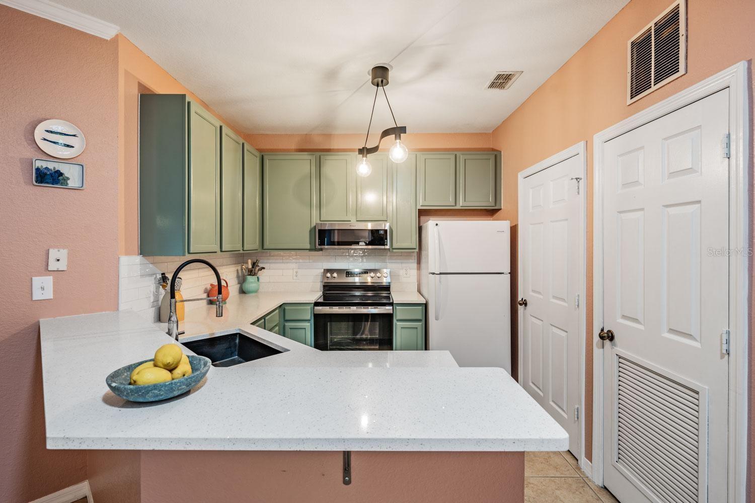 10103 COURTNEY OAKS CIR #103, TAMPA, FL, 33619