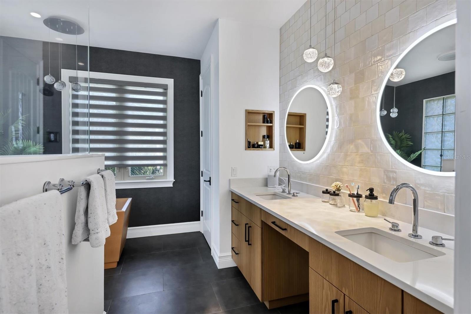110 N WARBLER LN, SARASOTA, FL, 34236