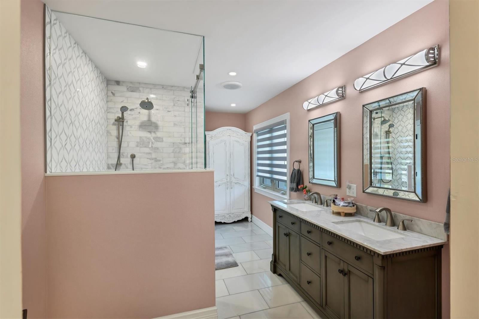 110 N WARBLER LN, SARASOTA, FL, 34236