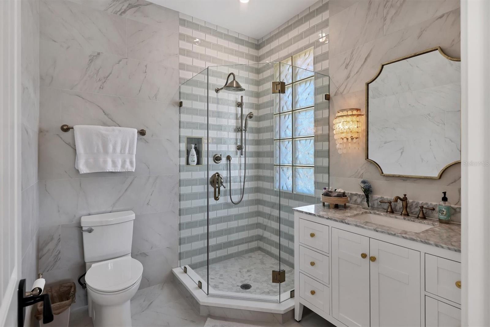 110 N WARBLER LN, SARASOTA, FL, 34236