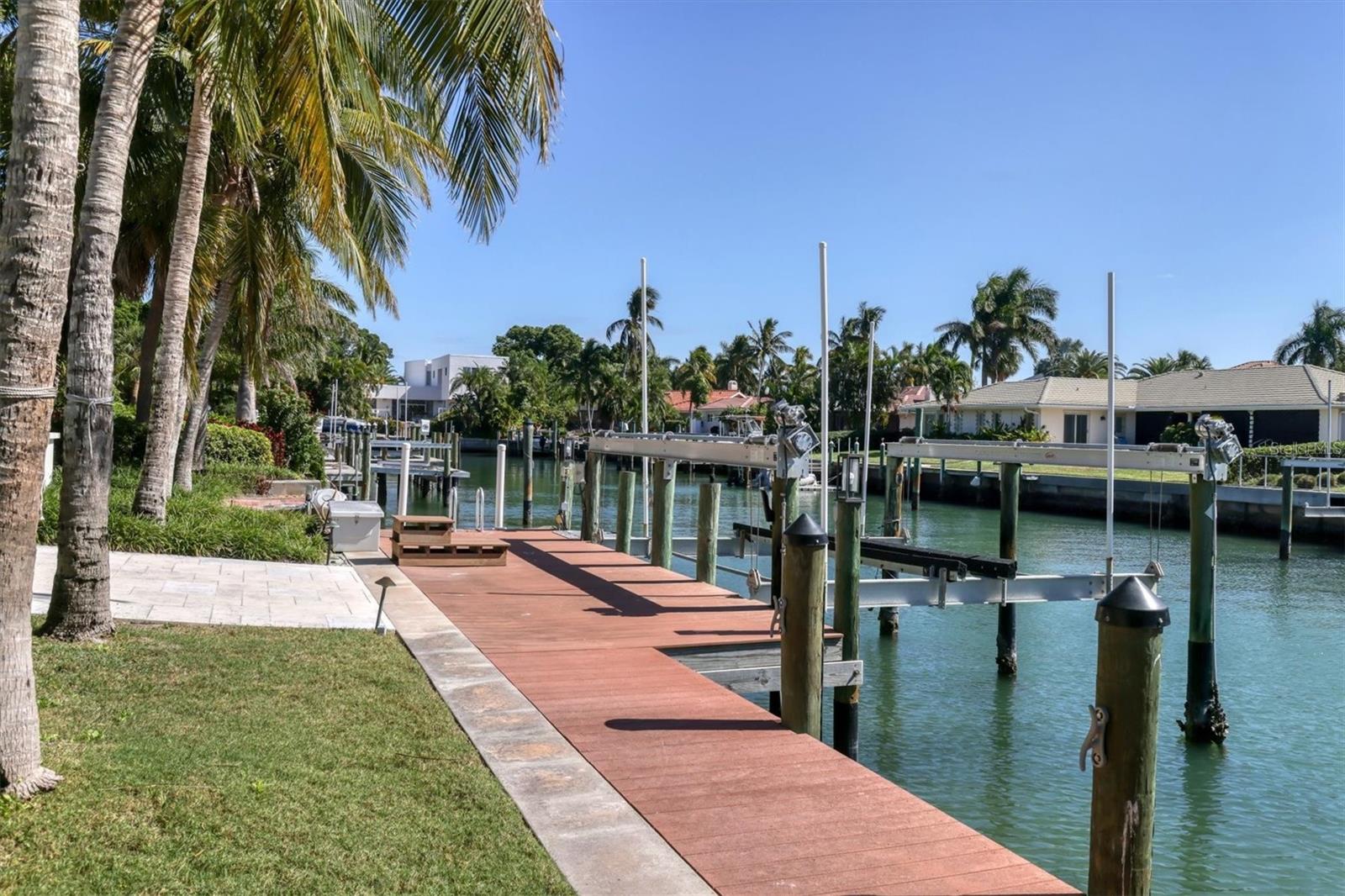 110 N WARBLER LN, SARASOTA, FL, 34236