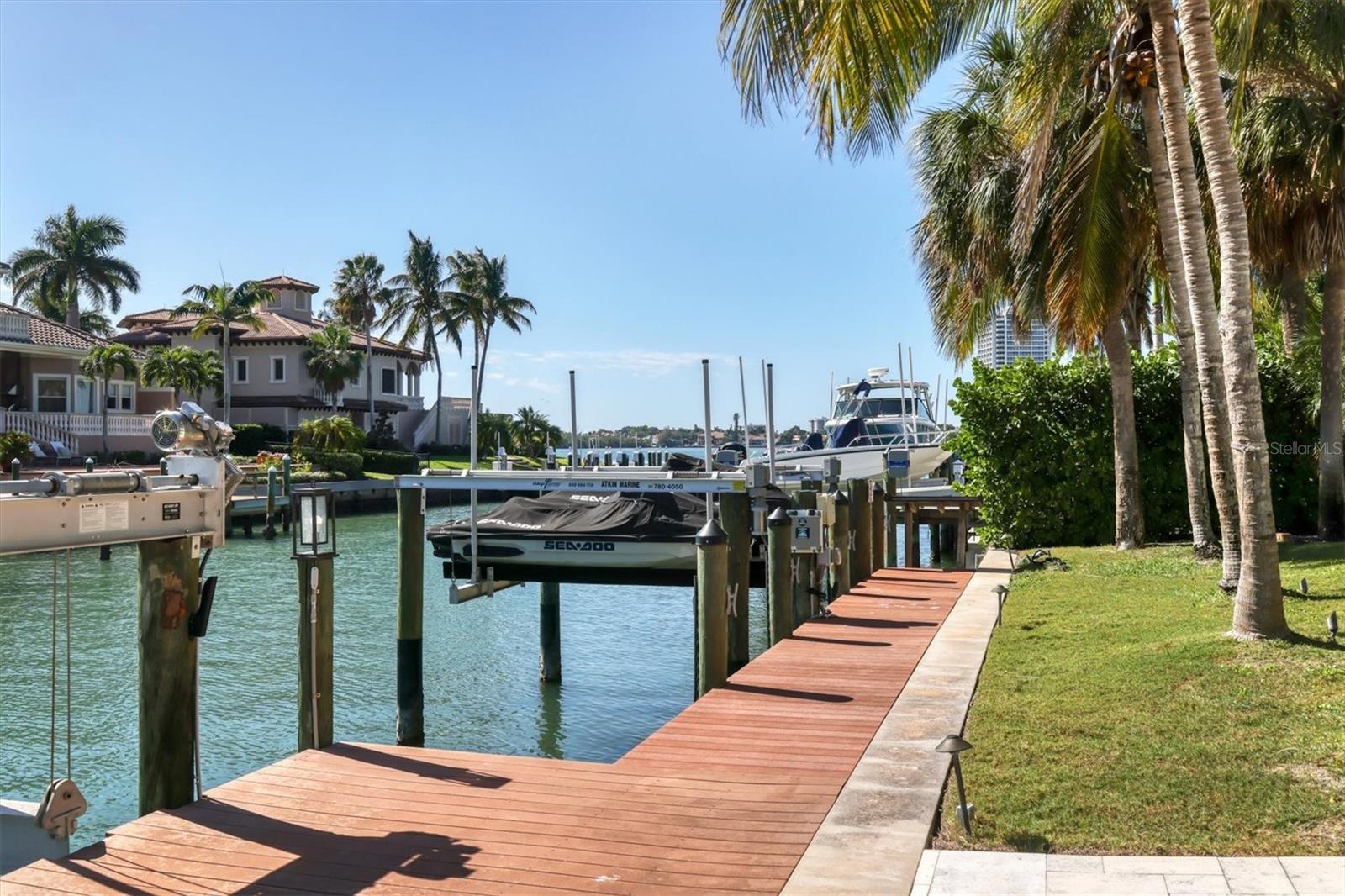 110 N WARBLER LN, SARASOTA, FL, 34236
