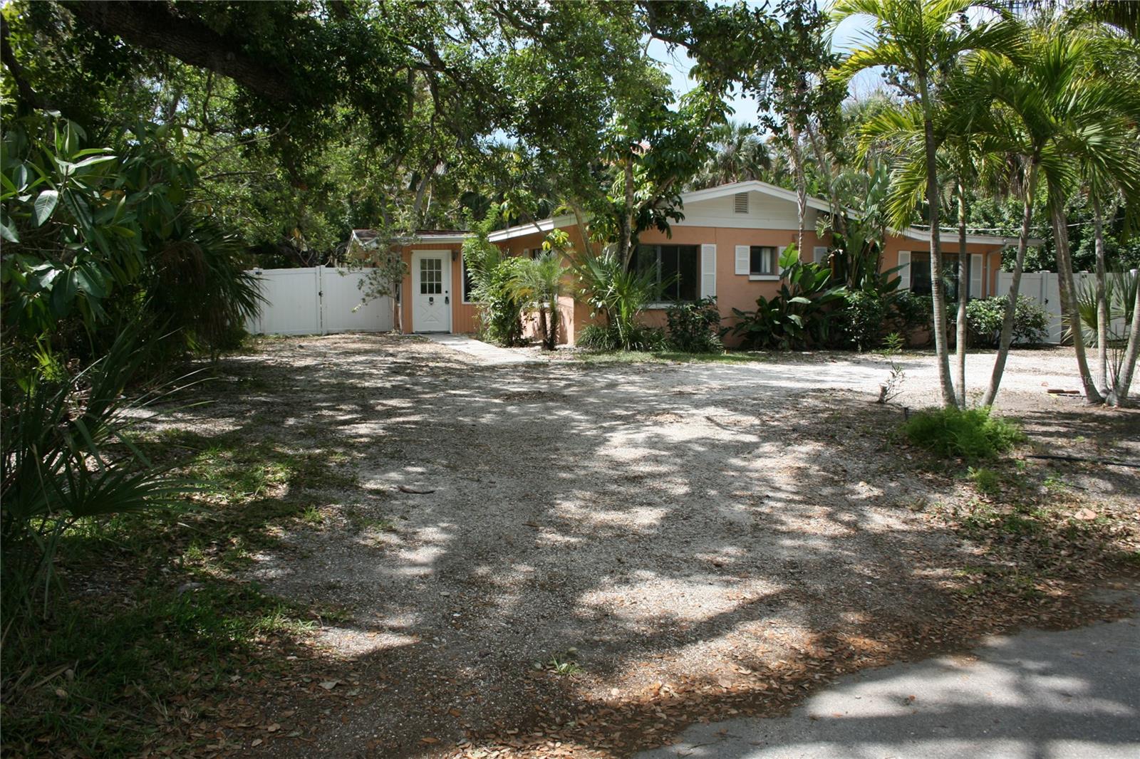 144 GARDEN LN, SARASOTA, FL, 34242