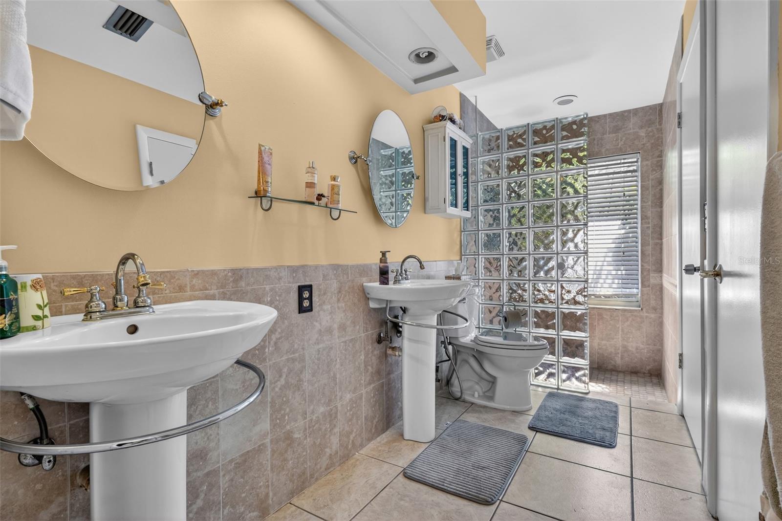 11310 LINARBOR PL, TAMPA, FL, 33617