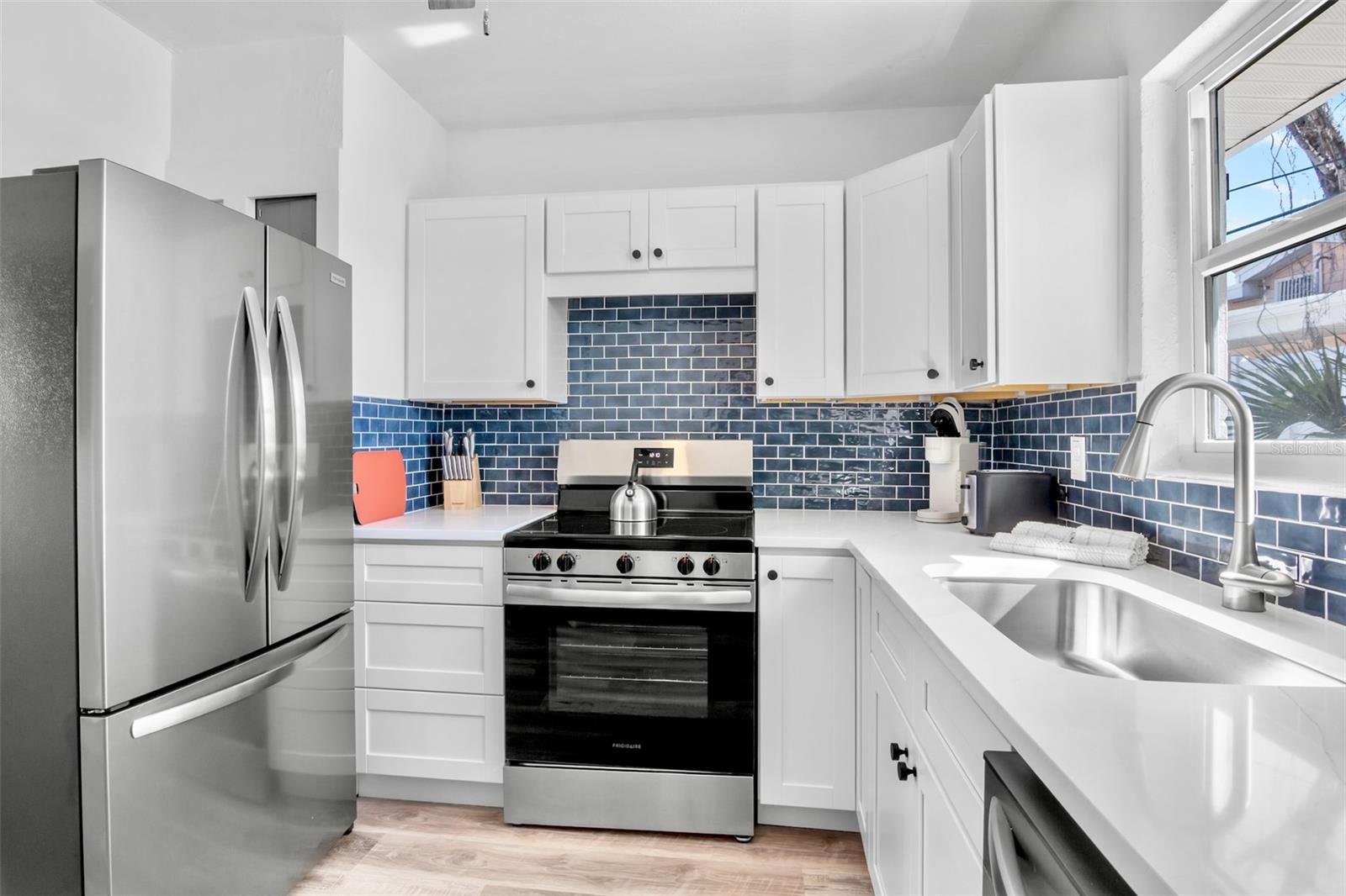 1138 SUN N SEA DR, SARASOTA, FL, 34242