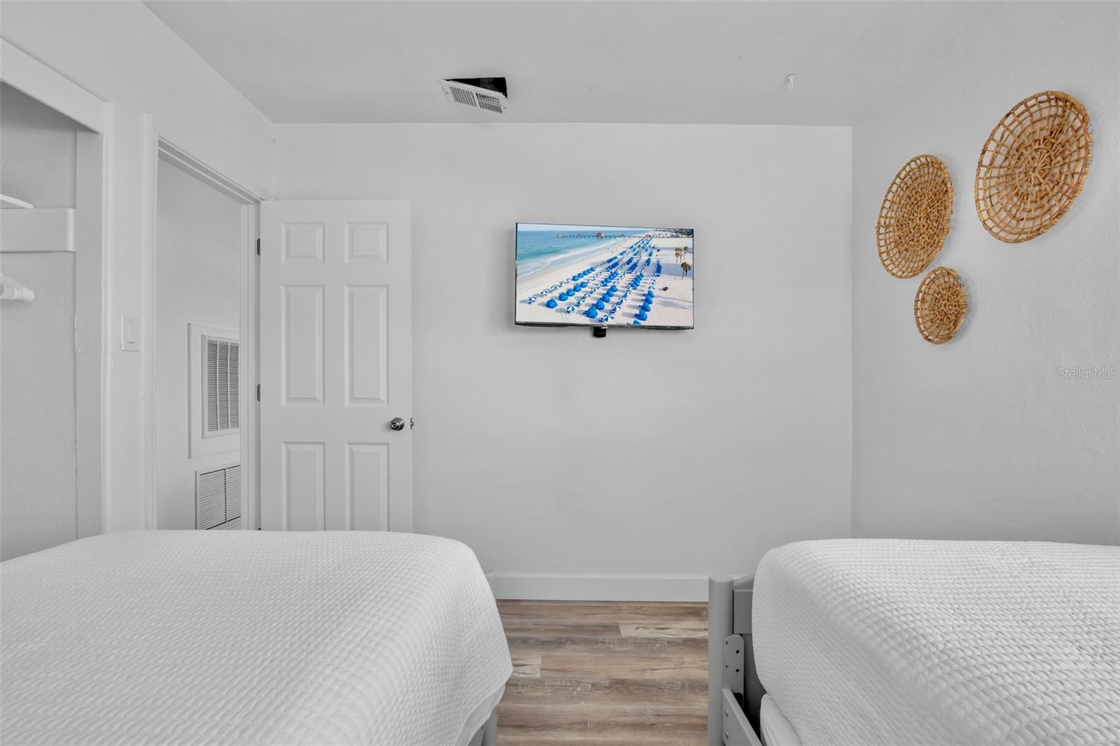 1138 SUN N SEA DR, SARASOTA, FL, 34242