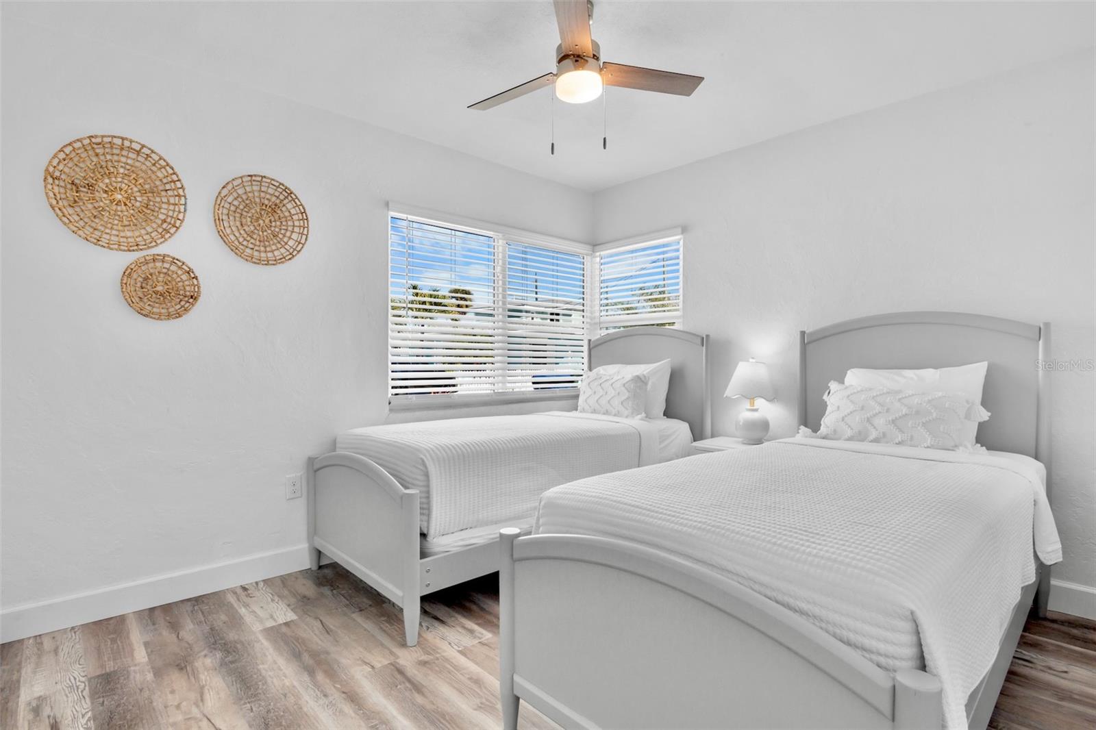 1138 SUN N SEA DR, SARASOTA, FL, 34242