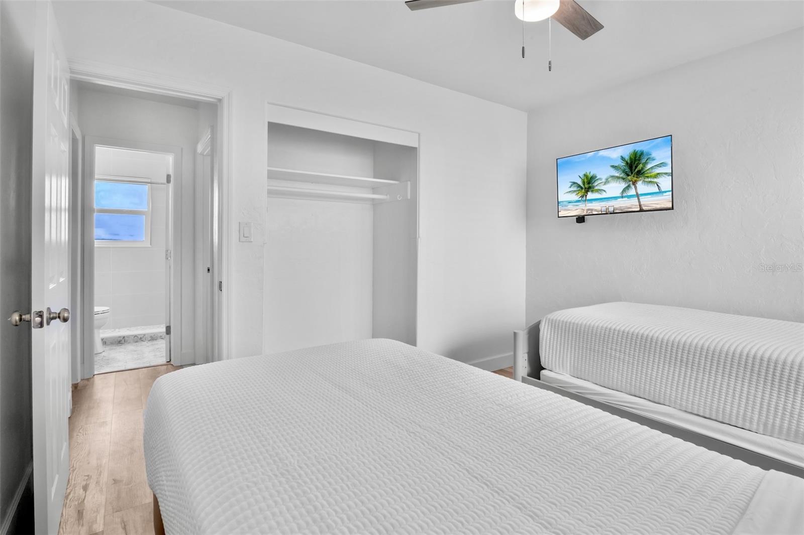 1138 SUN N SEA DR, SARASOTA, FL, 34242