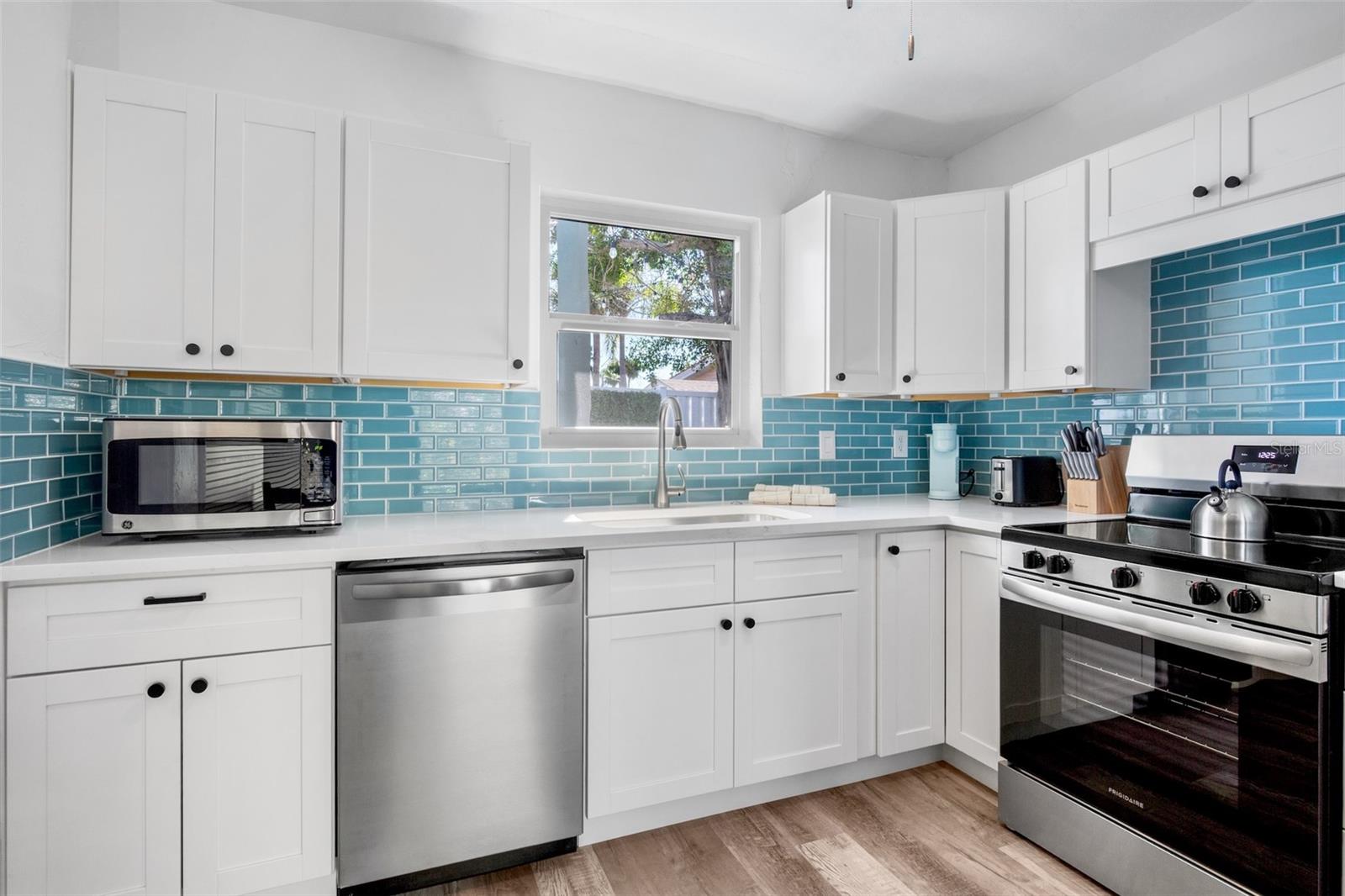 1138 SUN N SEA DR, SARASOTA, FL, 34242