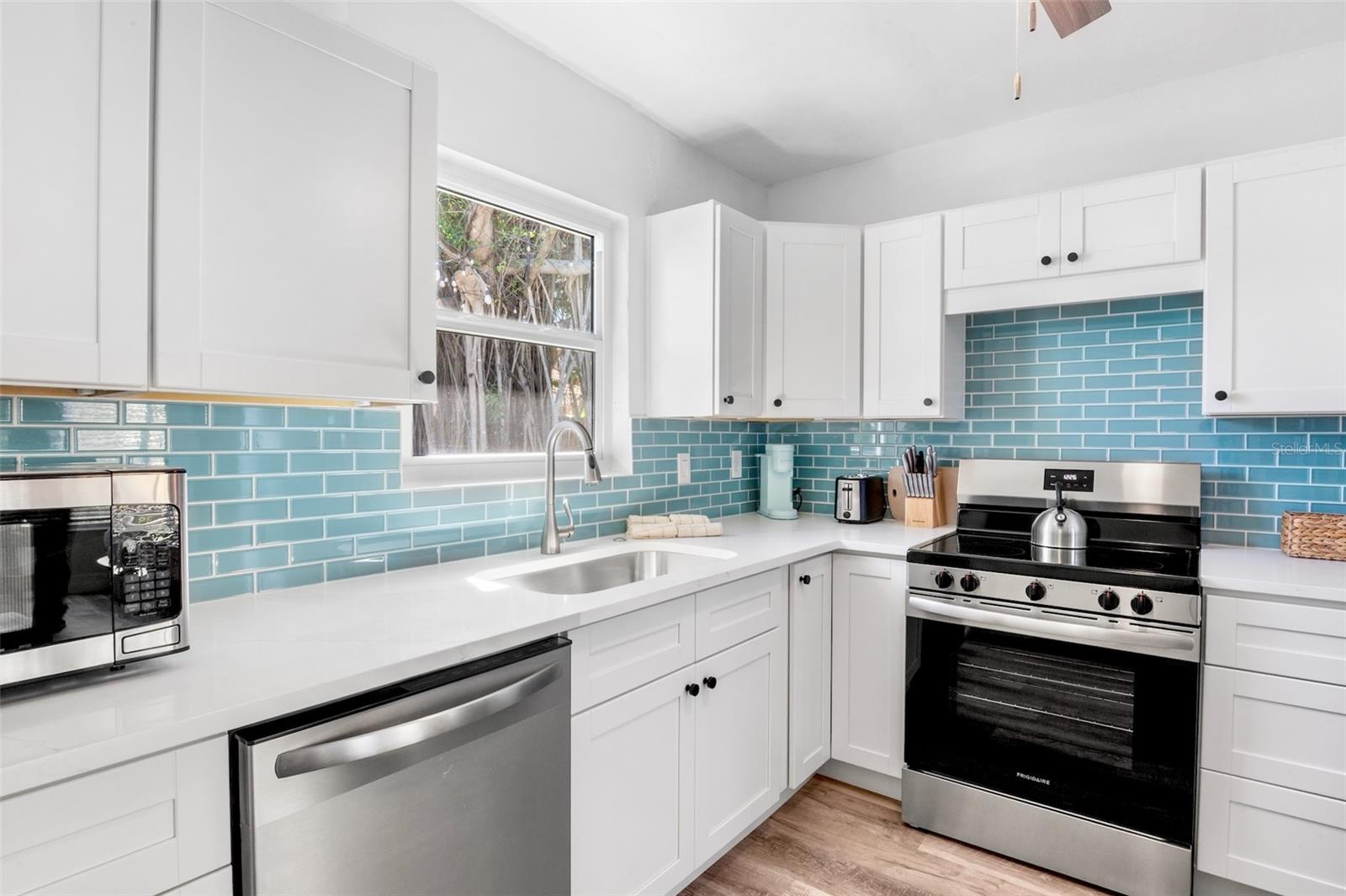 1138 SUN N SEA DR, SARASOTA, FL, 34242