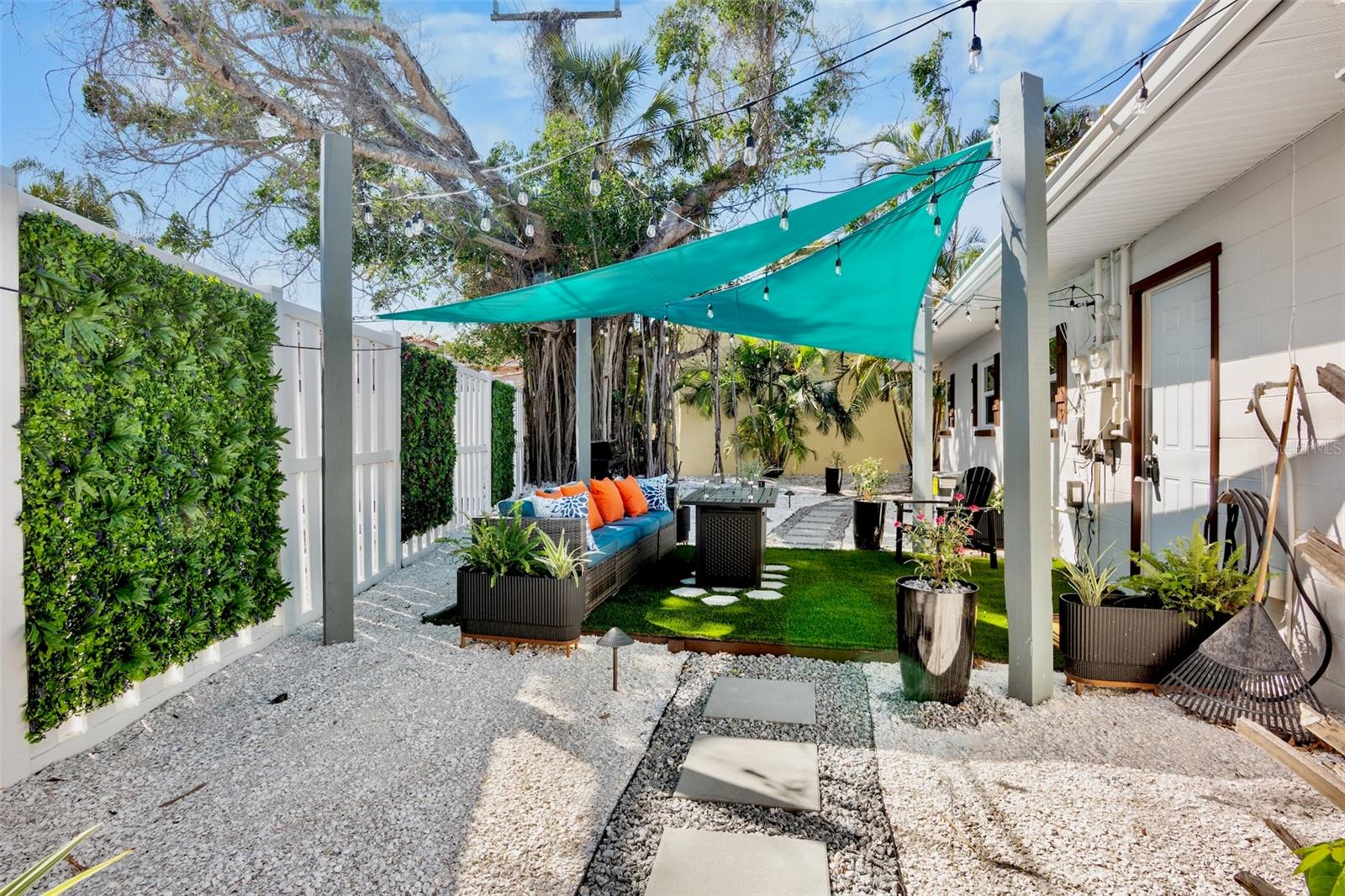 1138 SUN N SEA DR, SARASOTA, FL, 34242