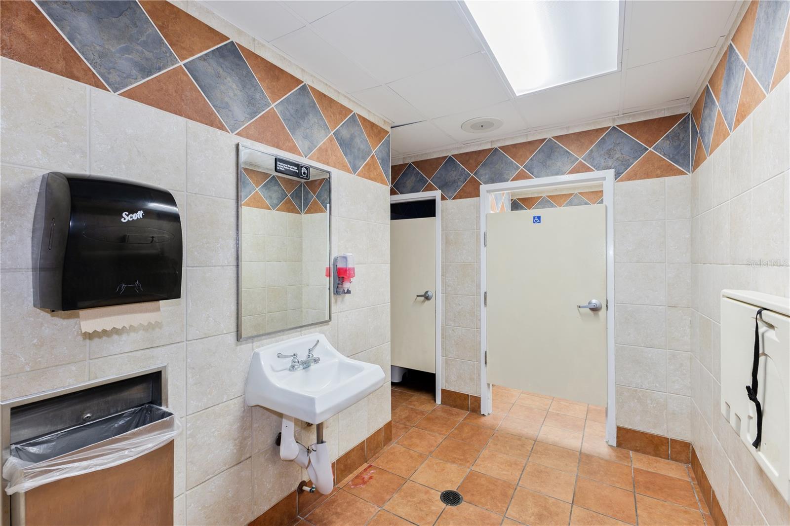 8841 COMMODITY CIR, ORLANDO, FL, 32819