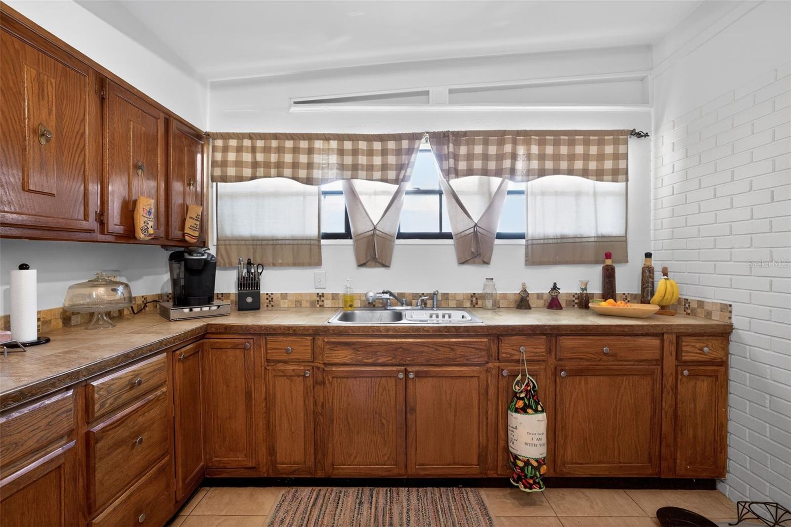 2015 CLARICE CIR, TAMPA, FL, 33619