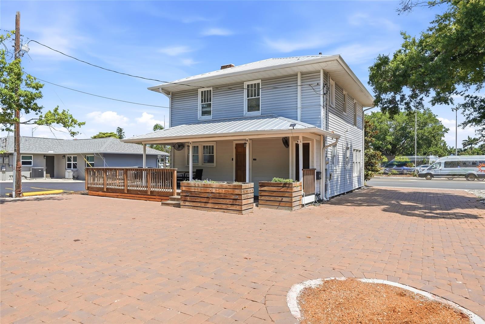 2423 MANATEE AVE W, BRADENTON, FL, 34205