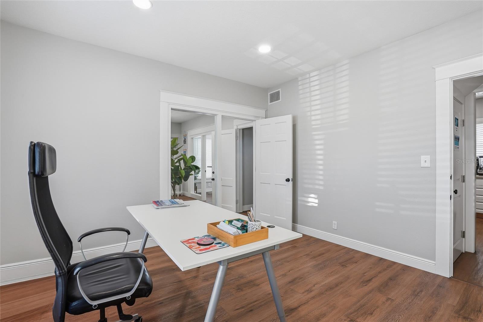 2423 MANATEE AVE W, BRADENTON, FL, 34205