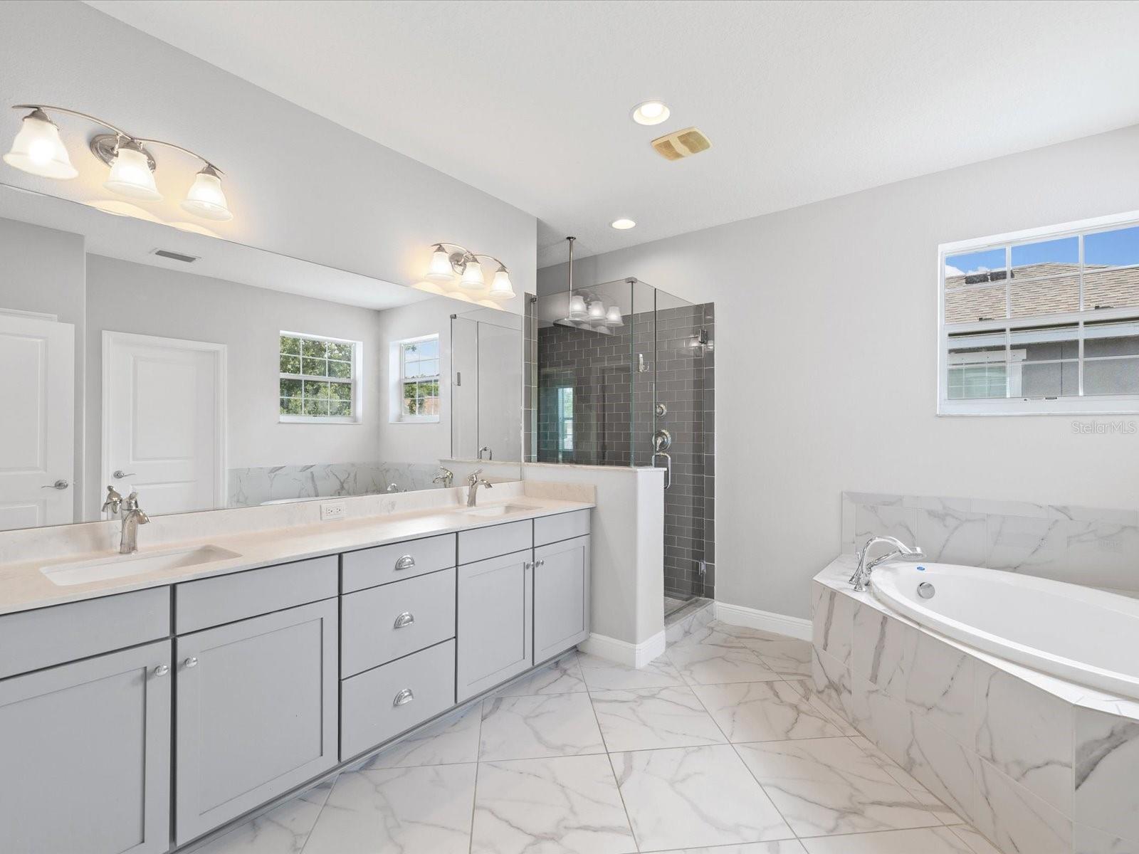 7105 PARK TREE DR, TAMPA, FL, 33625
