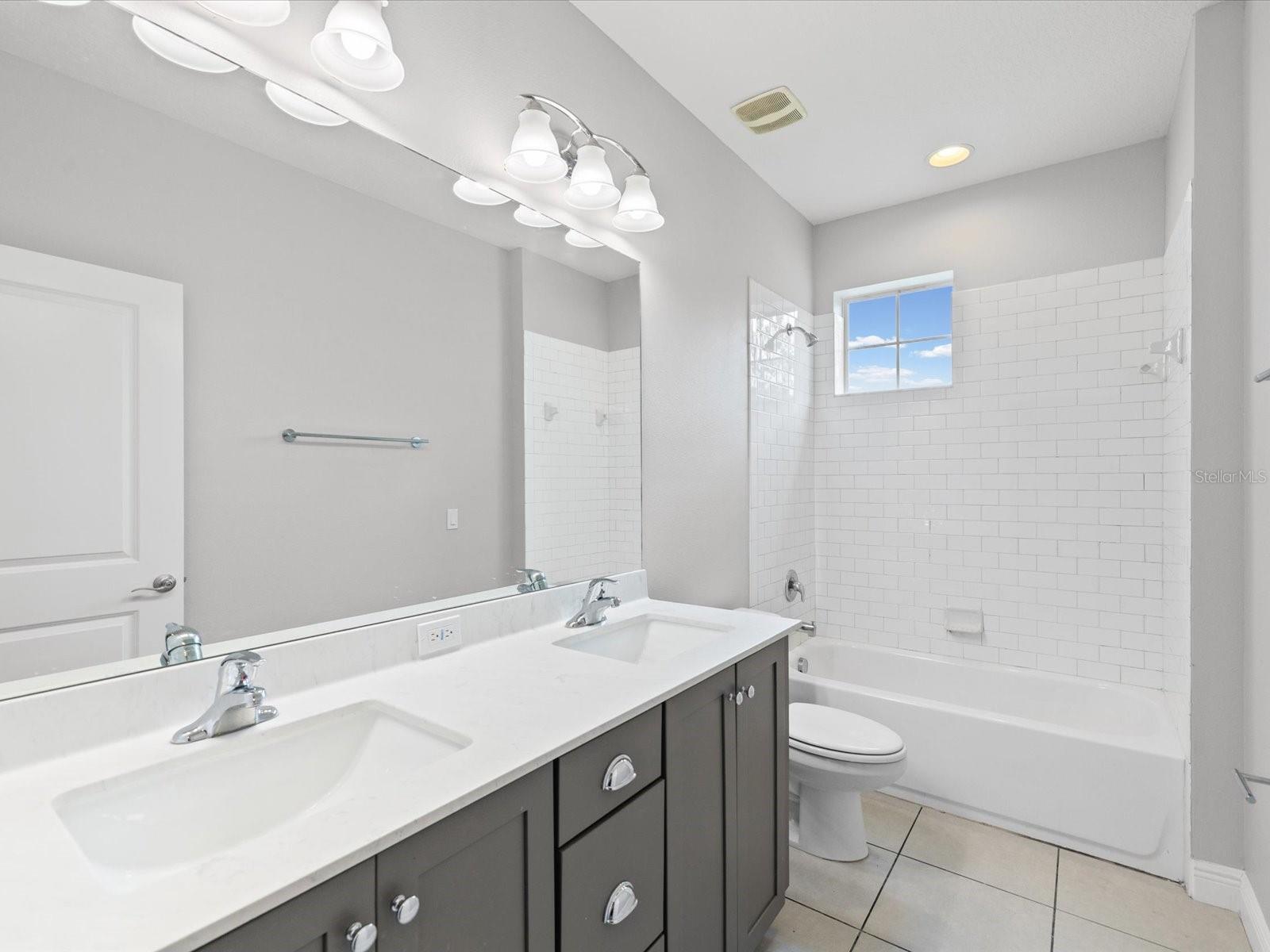 7105 PARK TREE DR, TAMPA, FL, 33625