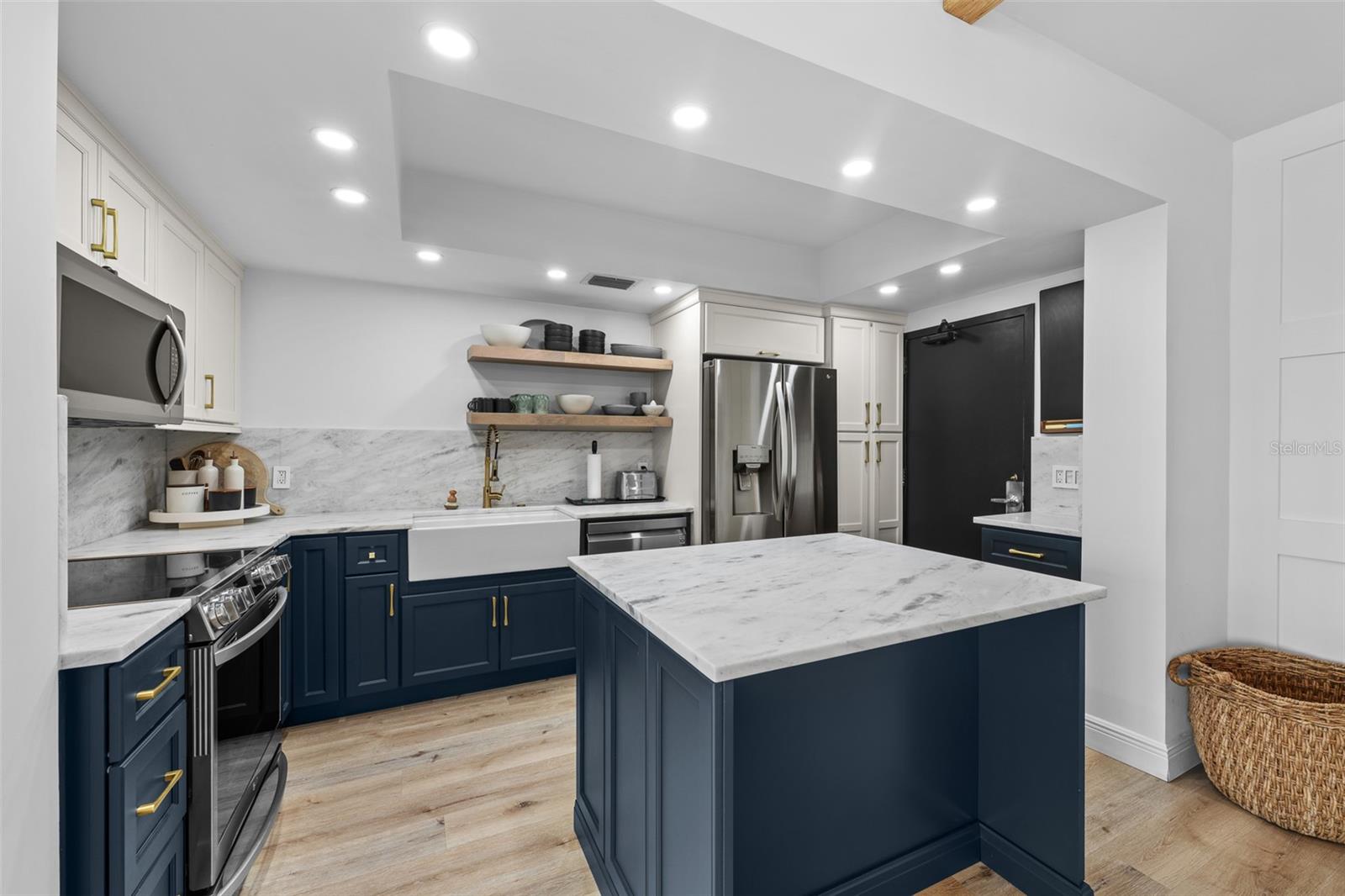 7100 SUNSHINE SKYWAY LN S #701, ST PETERSBURG, FL, 33711