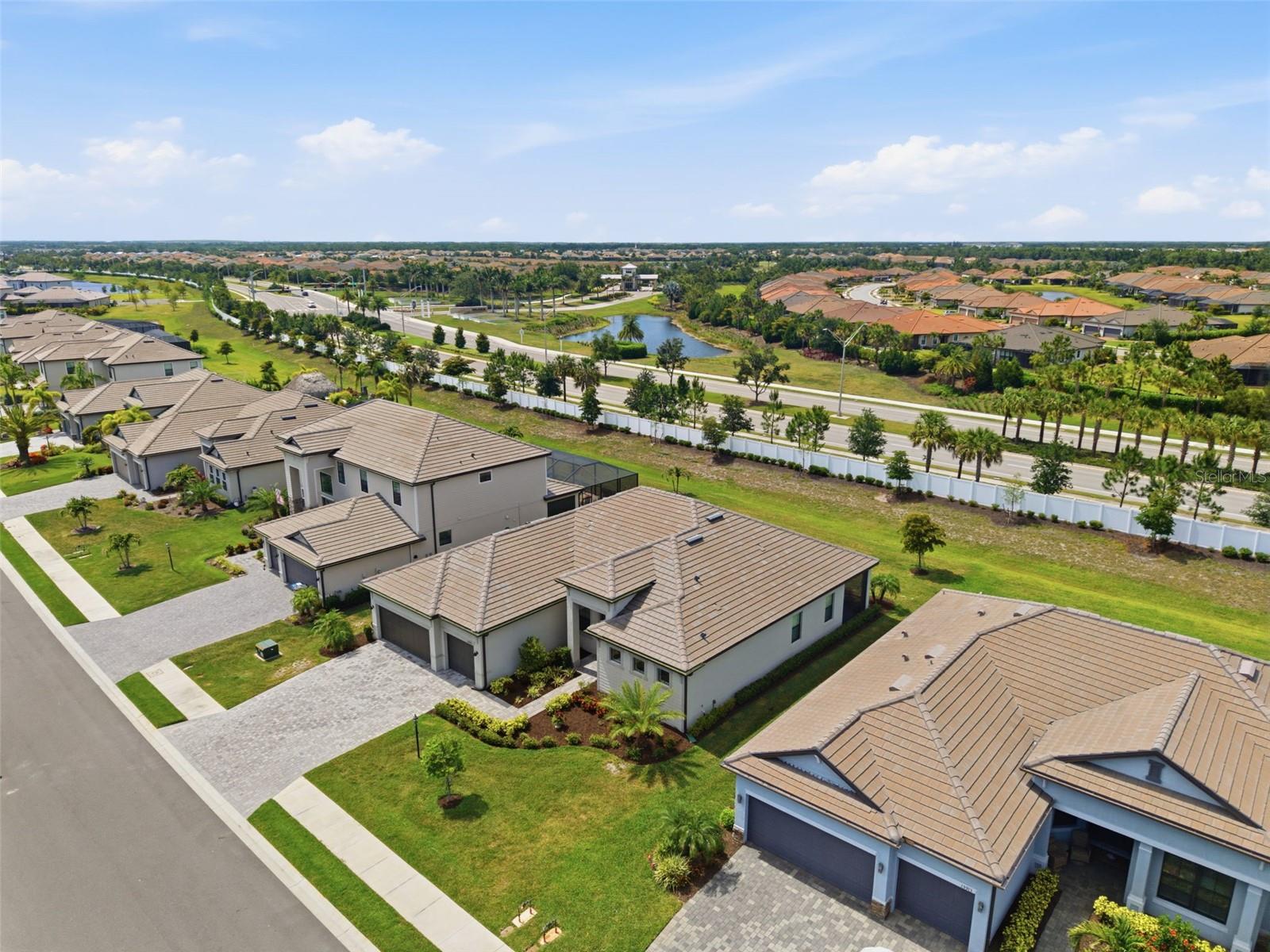 15909 TRADEWIND TER, LAKEWOOD RANCH, FL, 34211