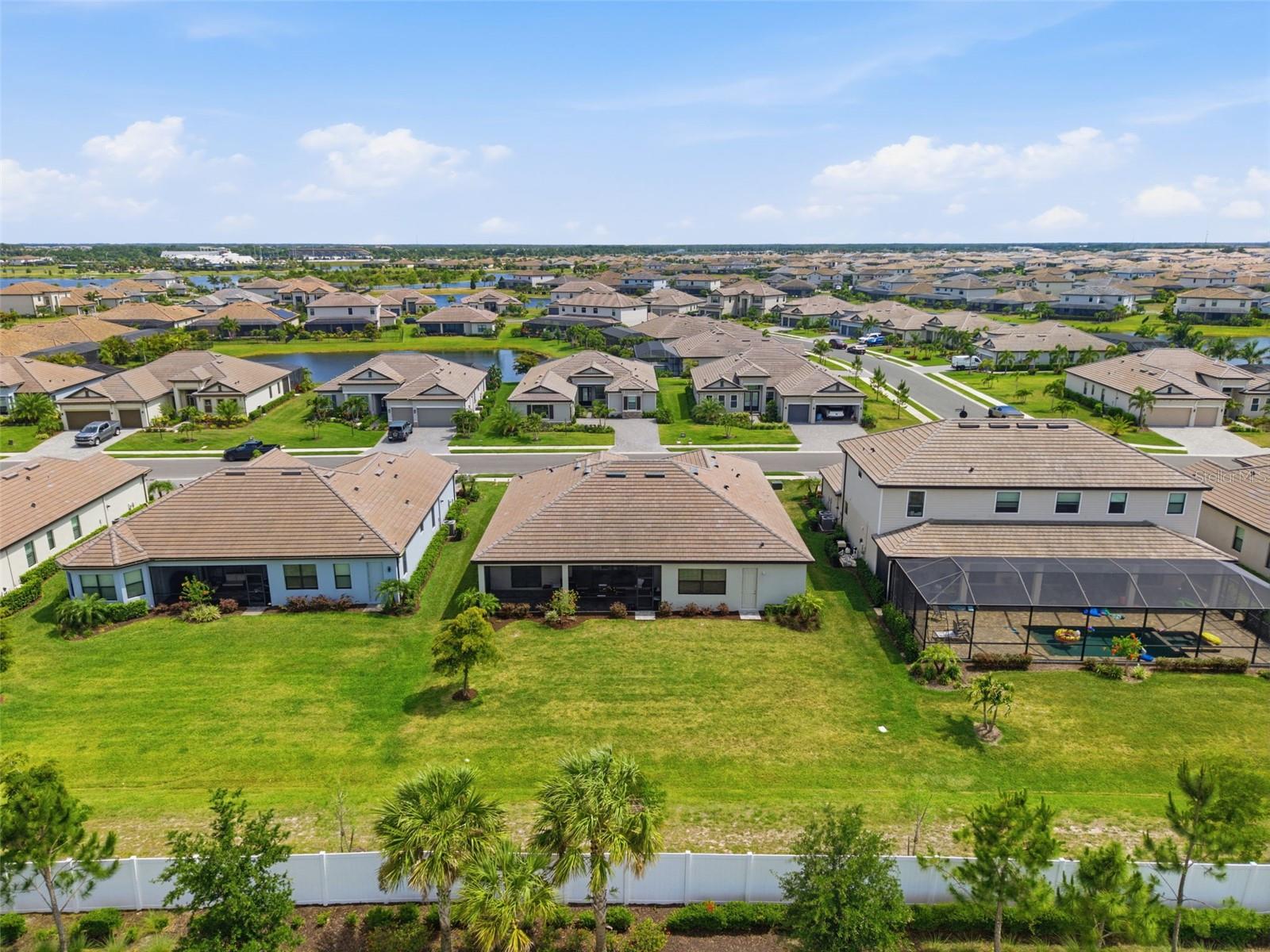 15909 TRADEWIND TER, LAKEWOOD RANCH, FL, 34211