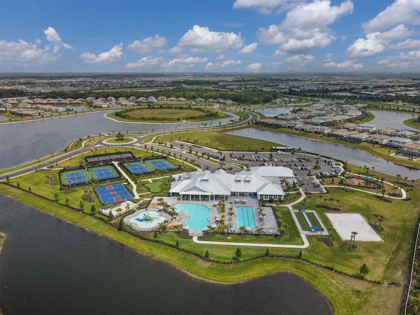 15909 TRADEWIND TER, LAKEWOOD RANCH, FL, 34211