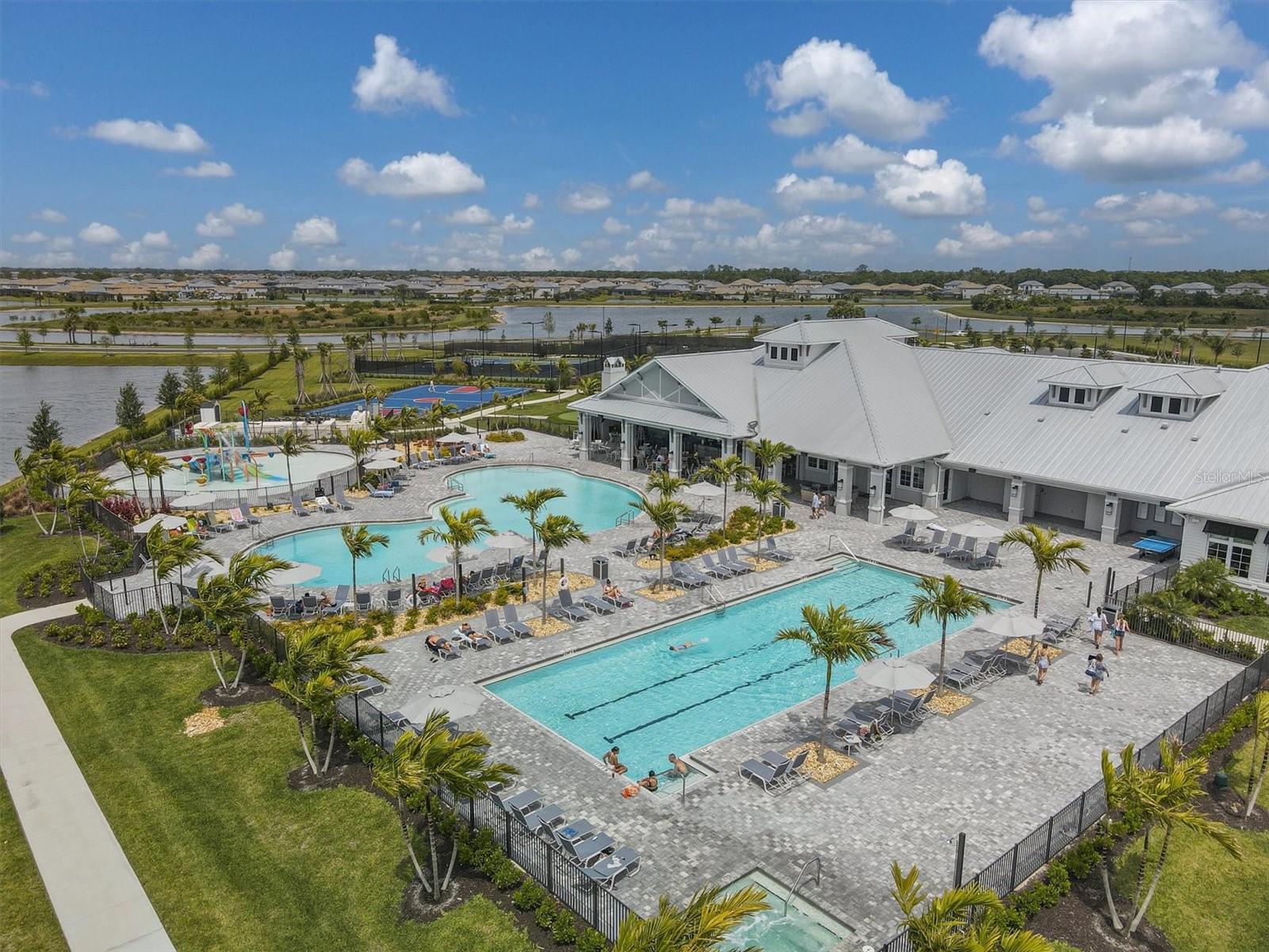 15909 TRADEWIND TER, LAKEWOOD RANCH, FL, 34211