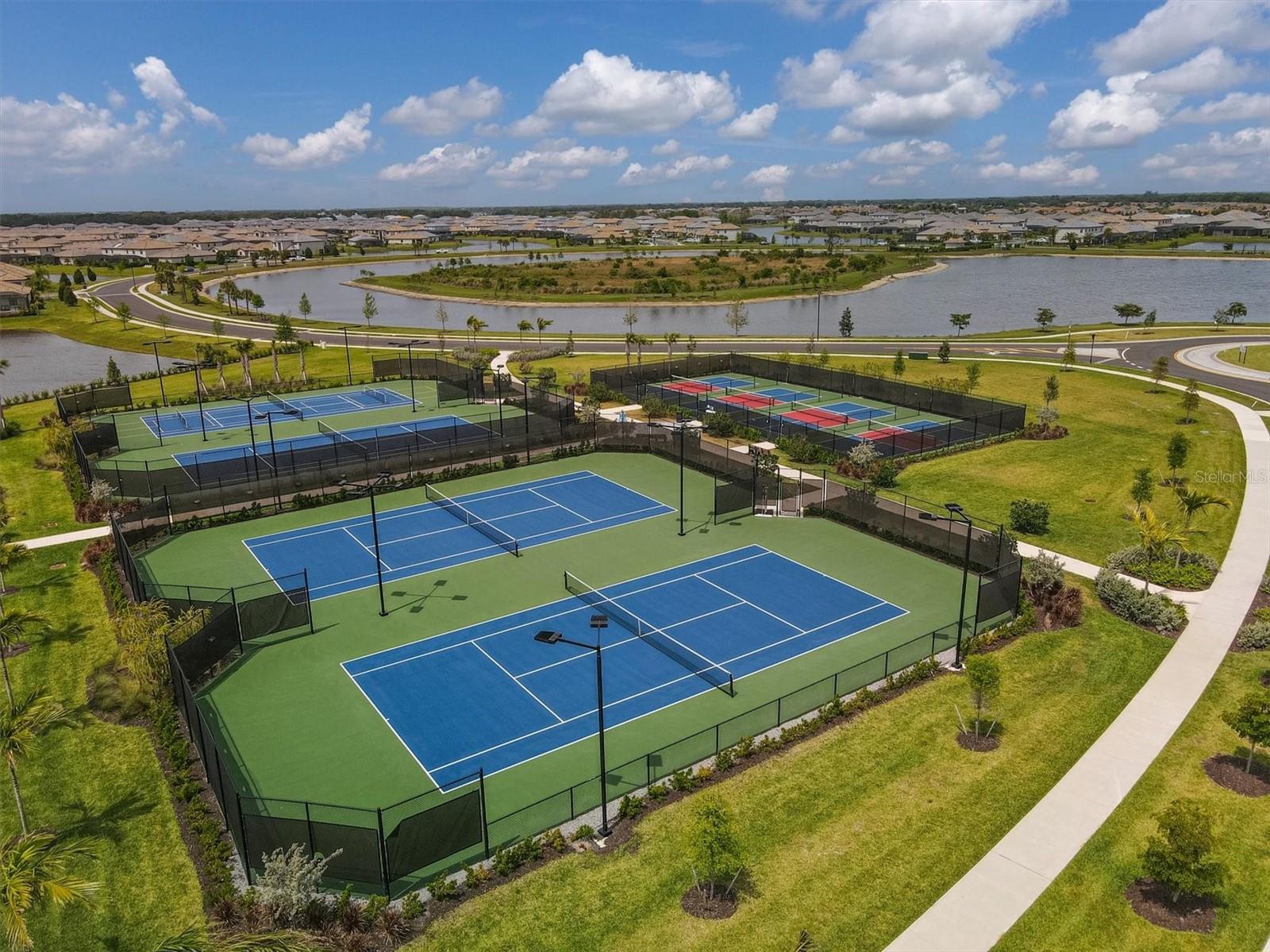 15909 TRADEWIND TER, LAKEWOOD RANCH, FL, 34211