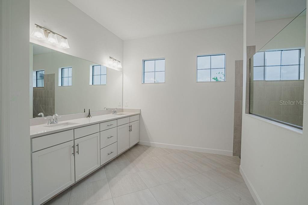 15909 TRADEWIND TER, LAKEWOOD RANCH, FL, 34211