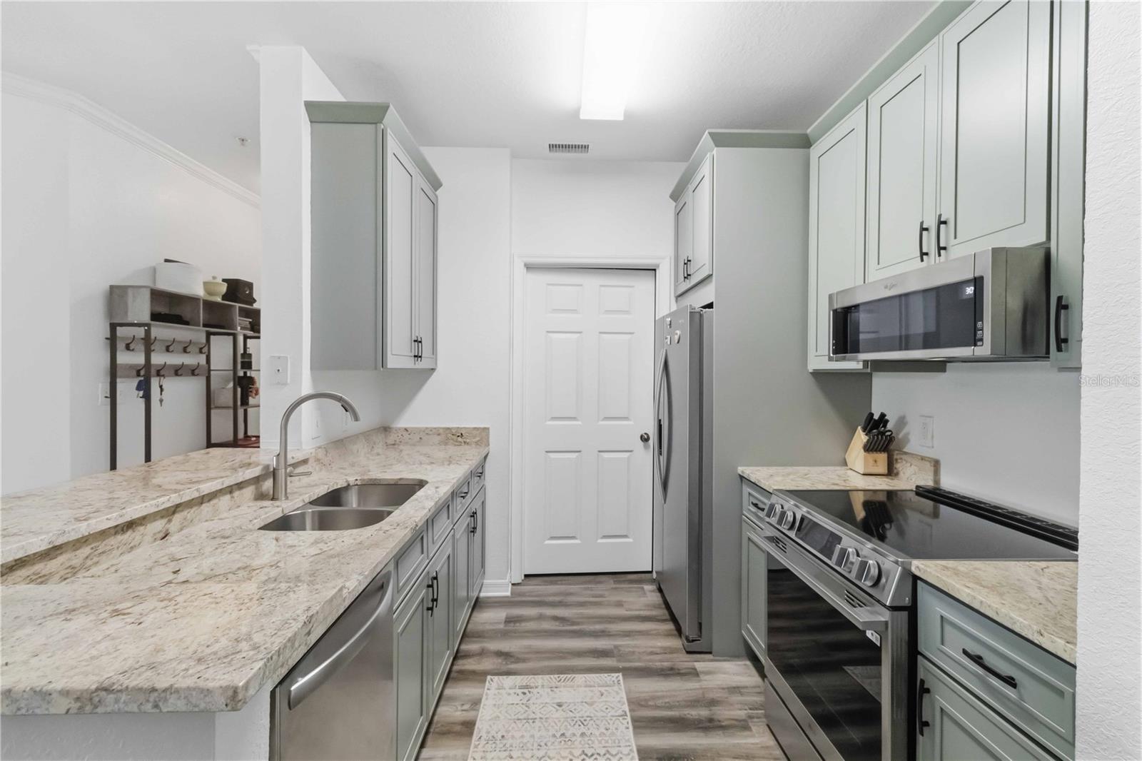 10201 COURTNEY PALMS BLVD #204, TAMPA, FL, 33619