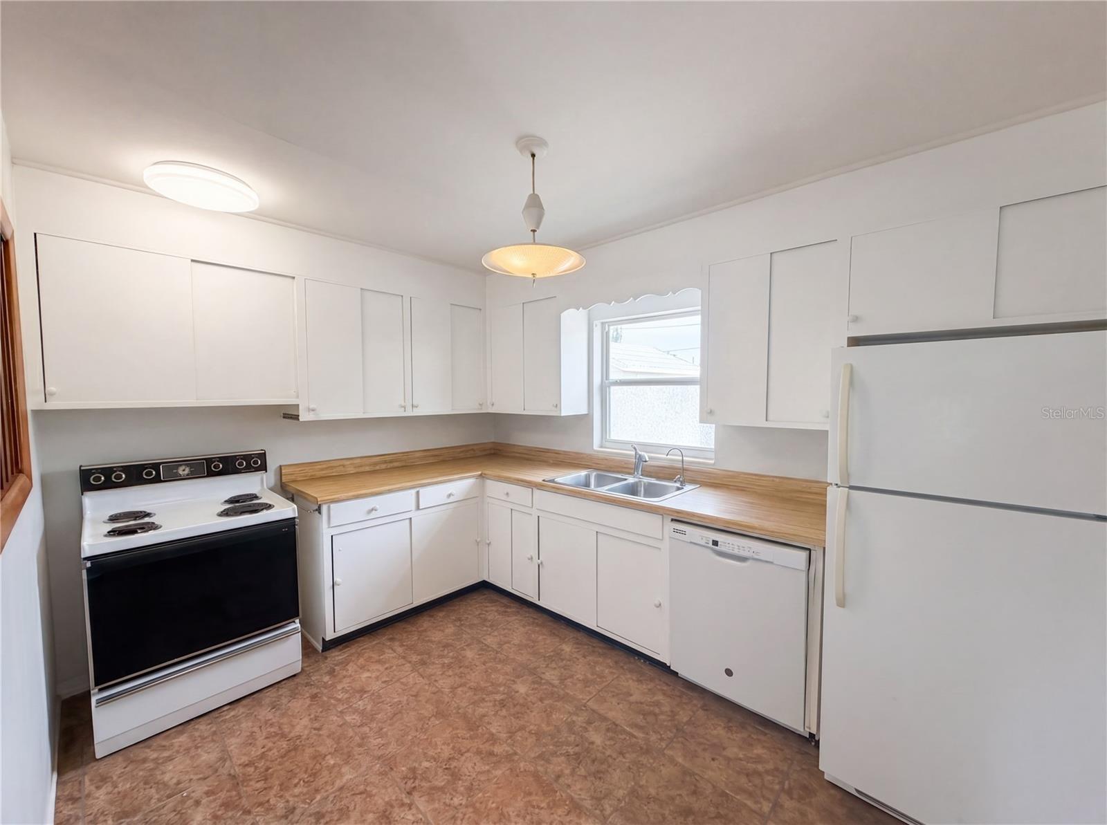 1215 CARLTON AVE, LAKE WALES, FL, 33853