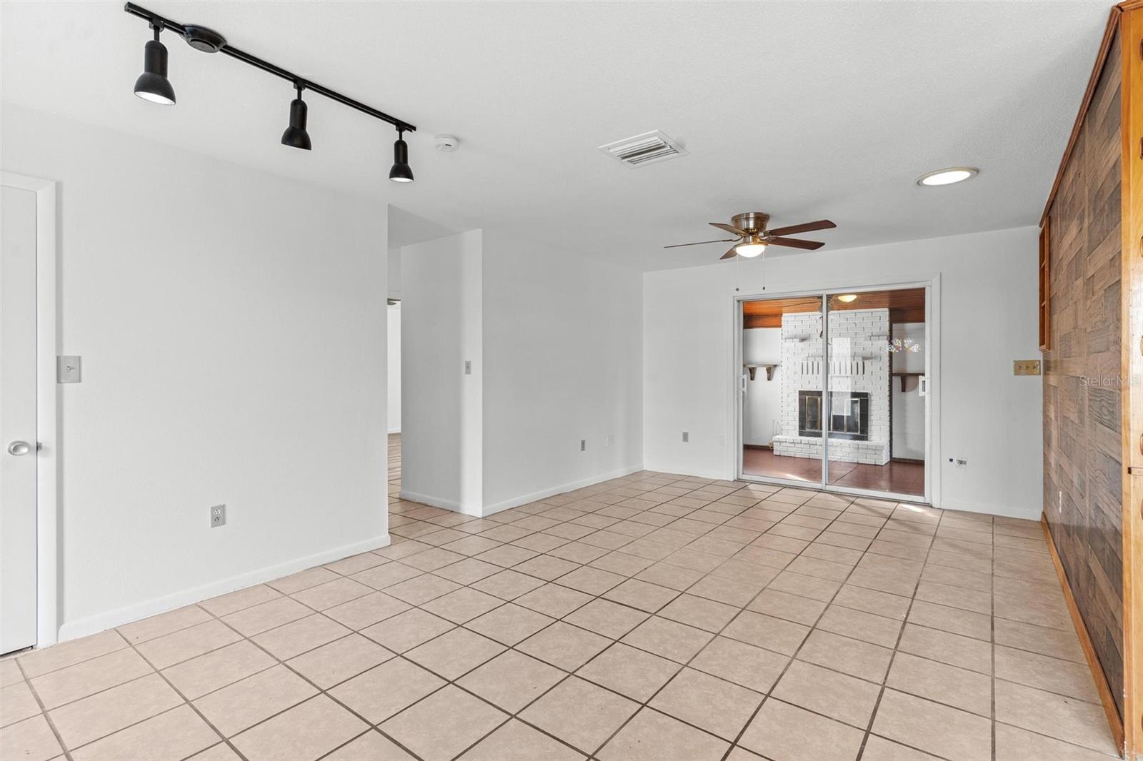 803 CAROL CT, TAVARES, FL, 32778