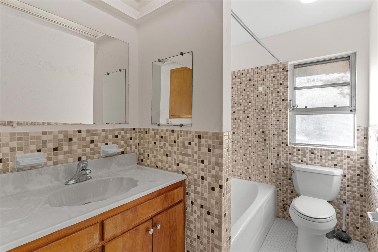 803 CAROL CT, TAVARES, FL, 32778