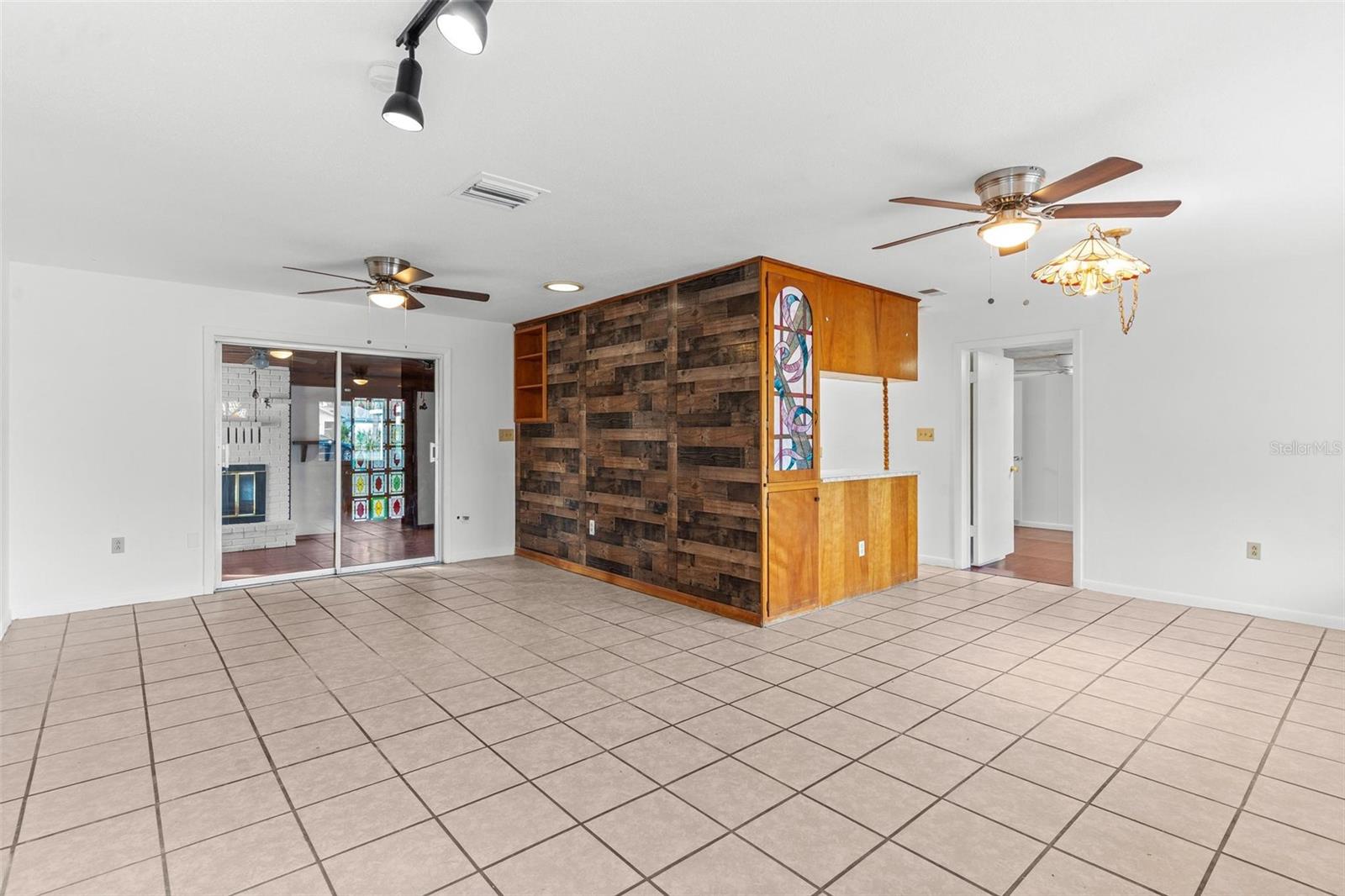803 CAROL CT, TAVARES, FL, 32778